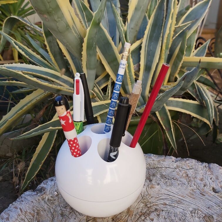 Didier Bernardin plastic tumblingo pen holder