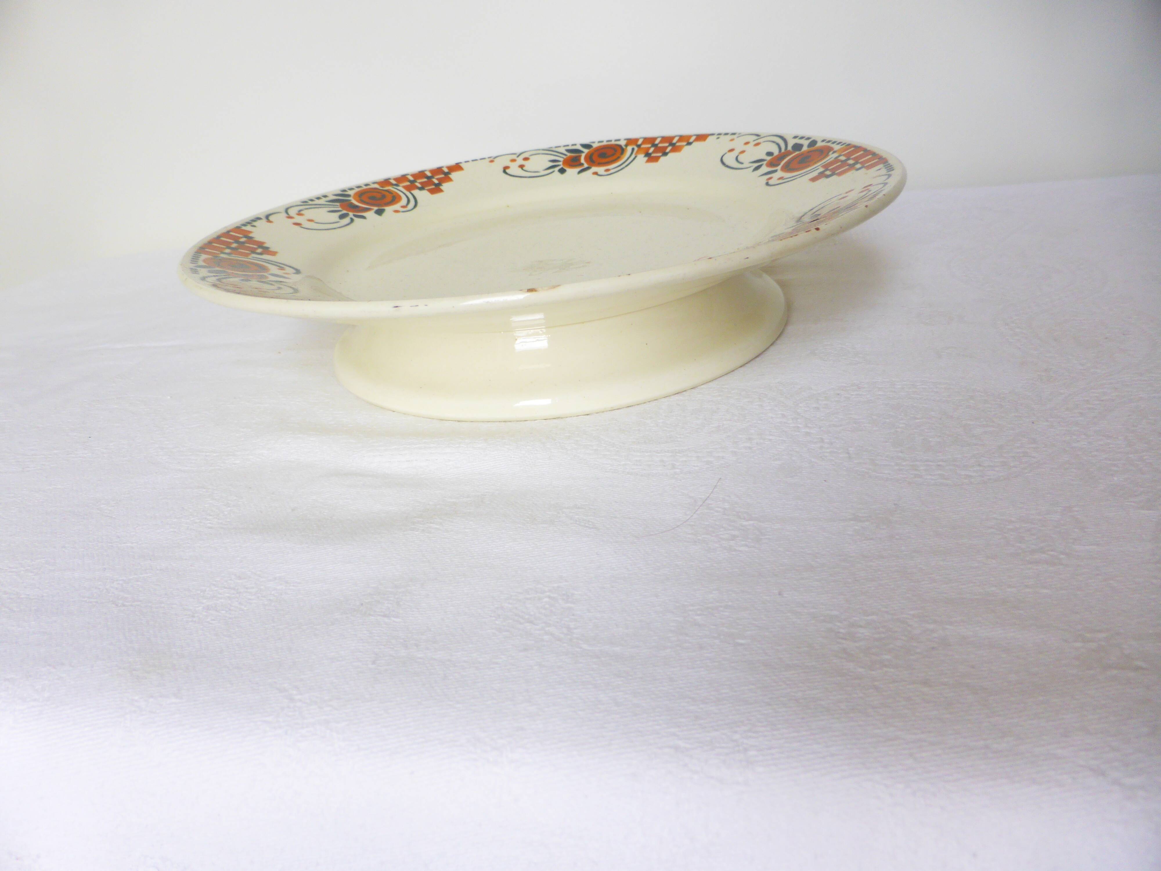 Flat serving dish on pedestal compote from St Amand, Roubaix model 210781