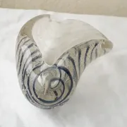 Shell-shaped glass catchall