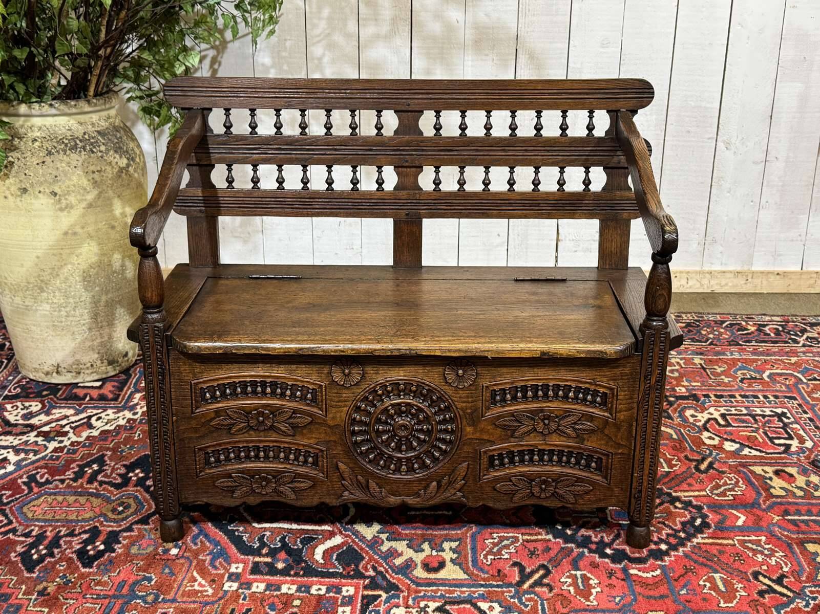 Chestnut bank chest from the 19th century.