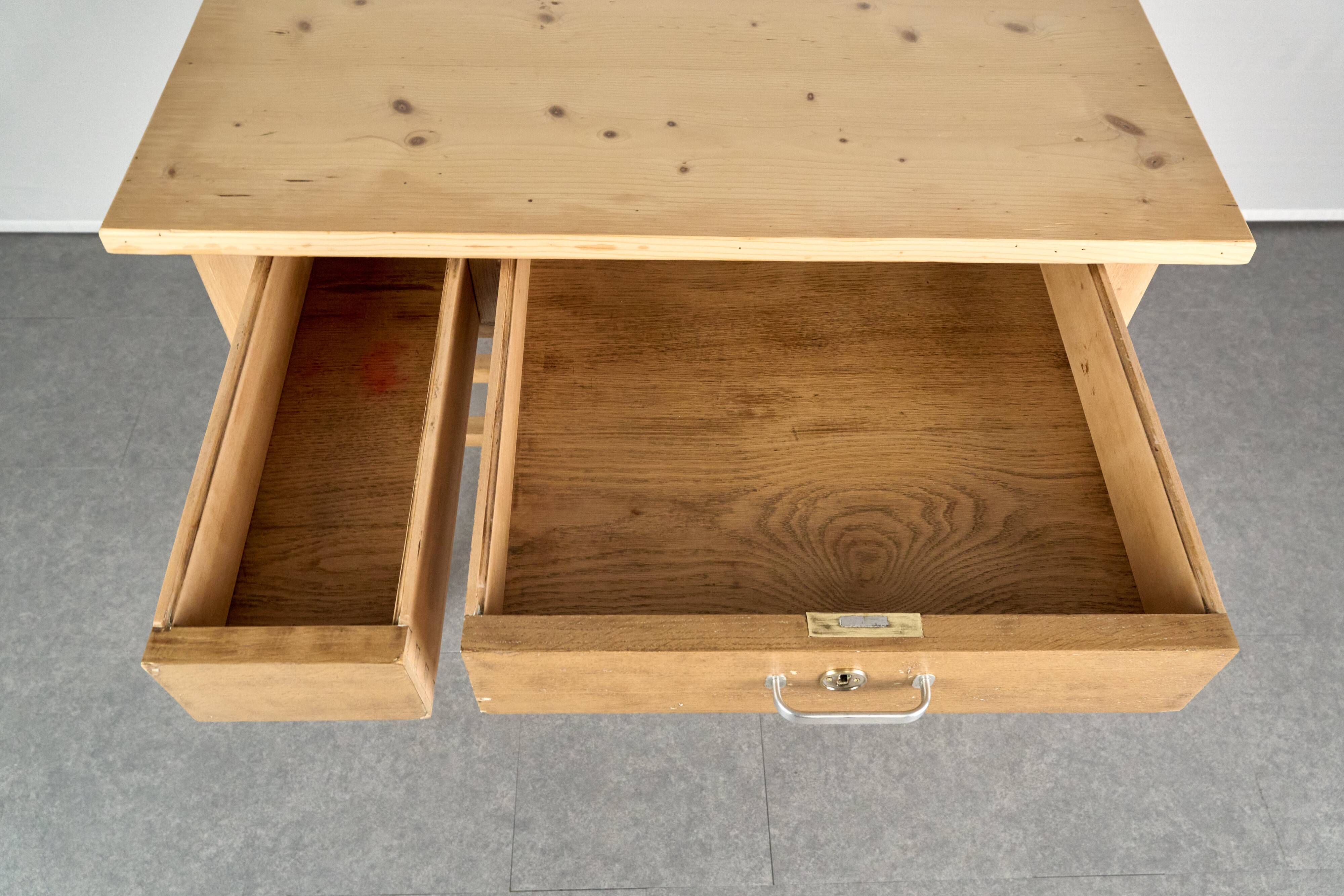Table en bois vintage, Tchécoslovaquie