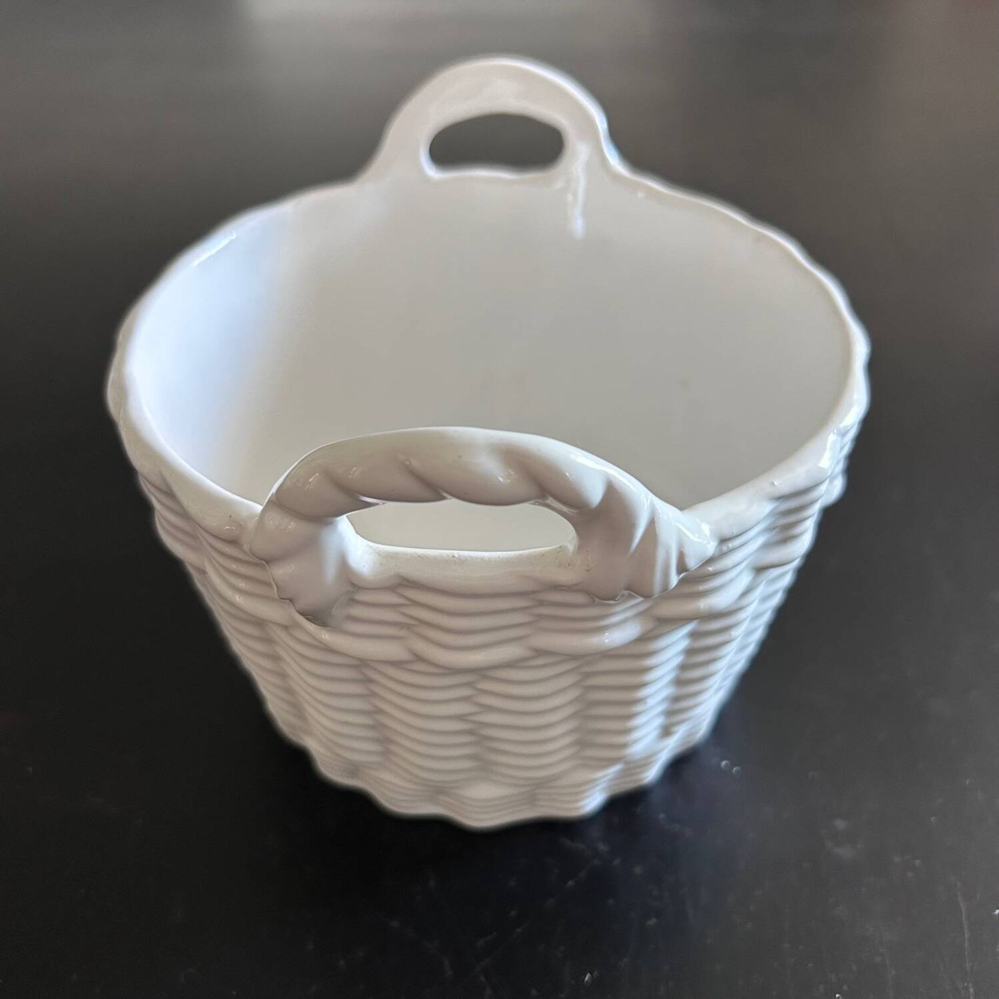 Ceramic basket plant pot