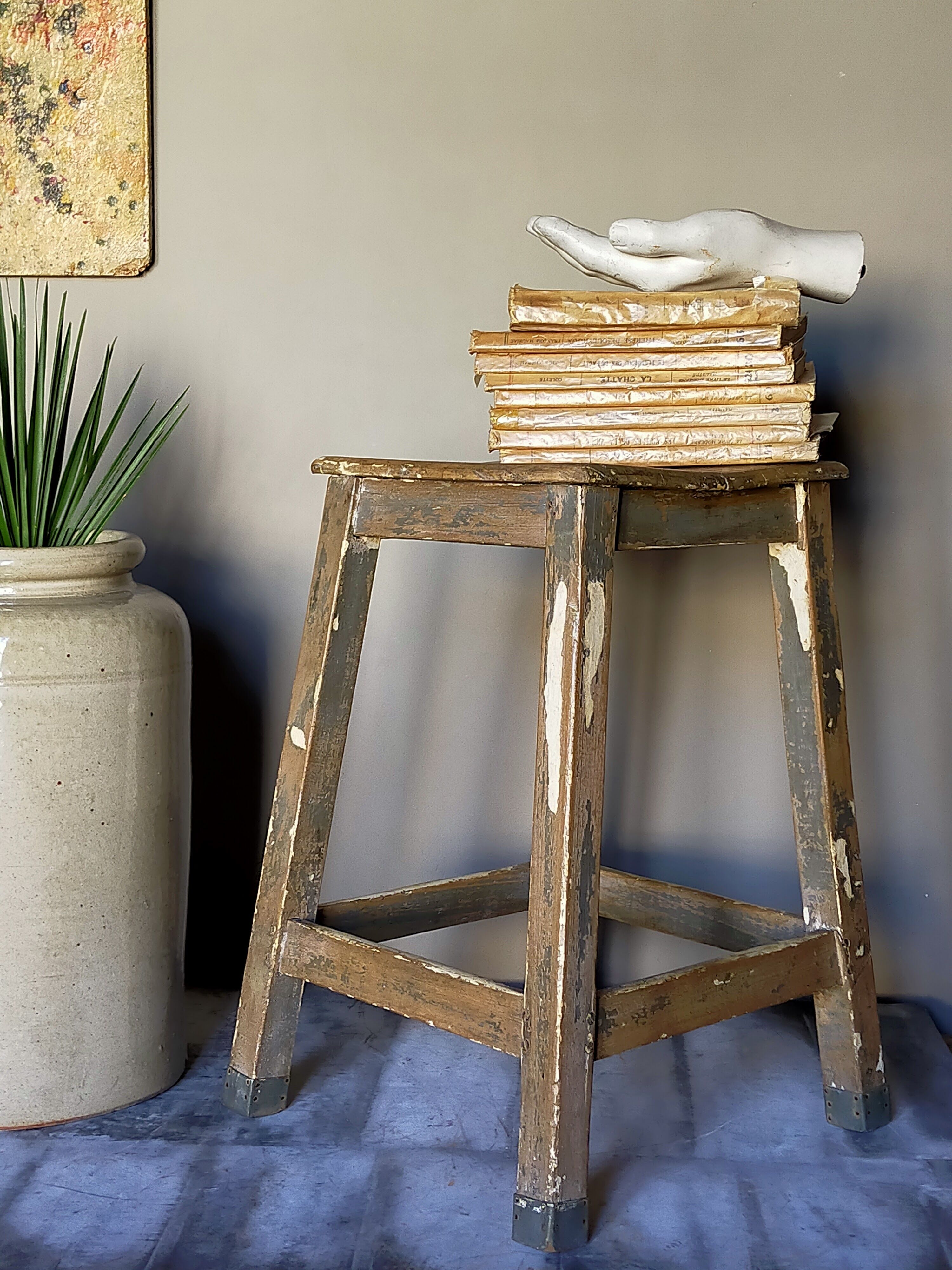 Tabouret d'atelier ancien à poignée