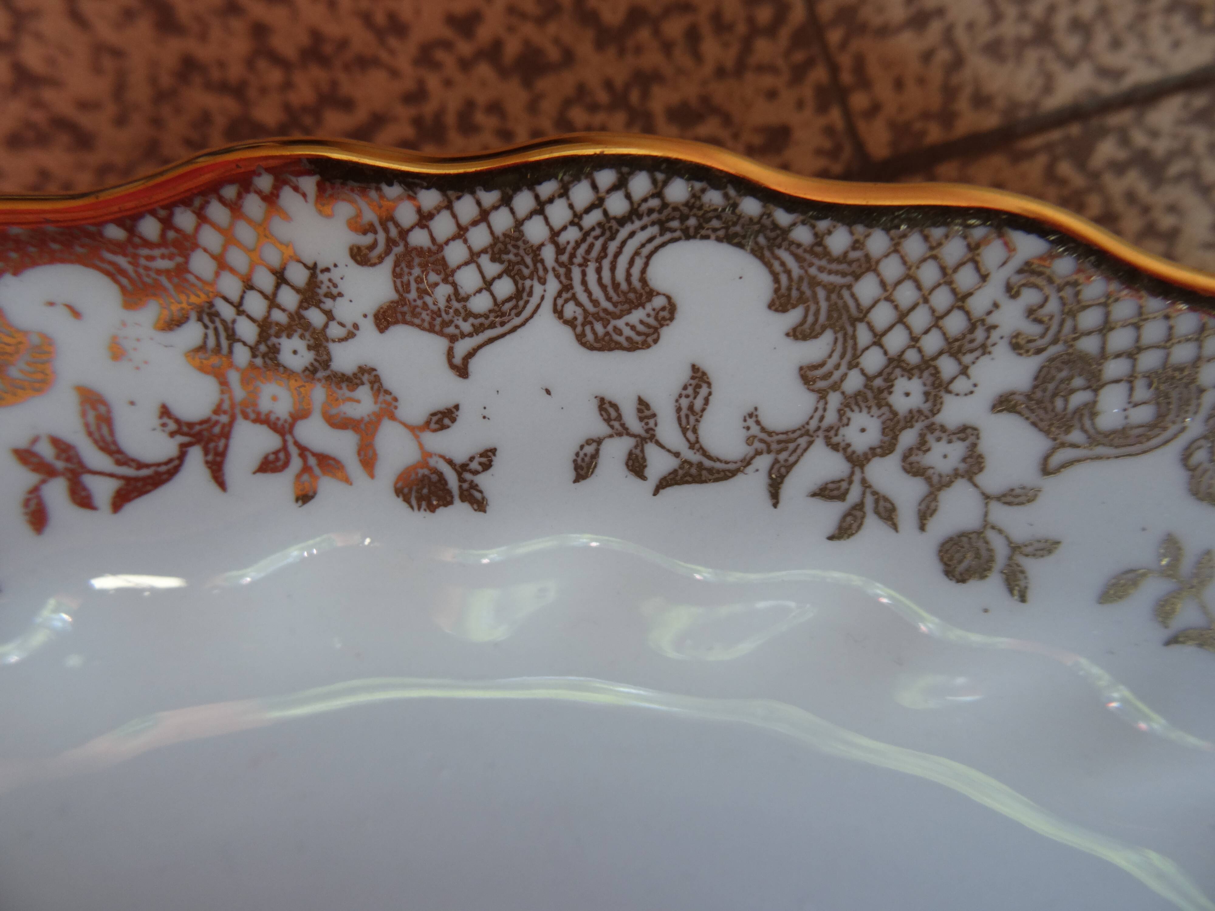Lot de 12 assiettes blanches et or