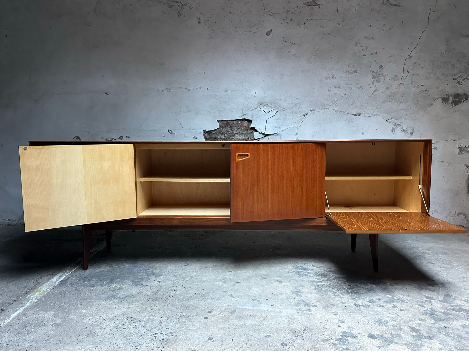 Vintage sideboard Oswald Vermaercke XL V-Form Belgian design