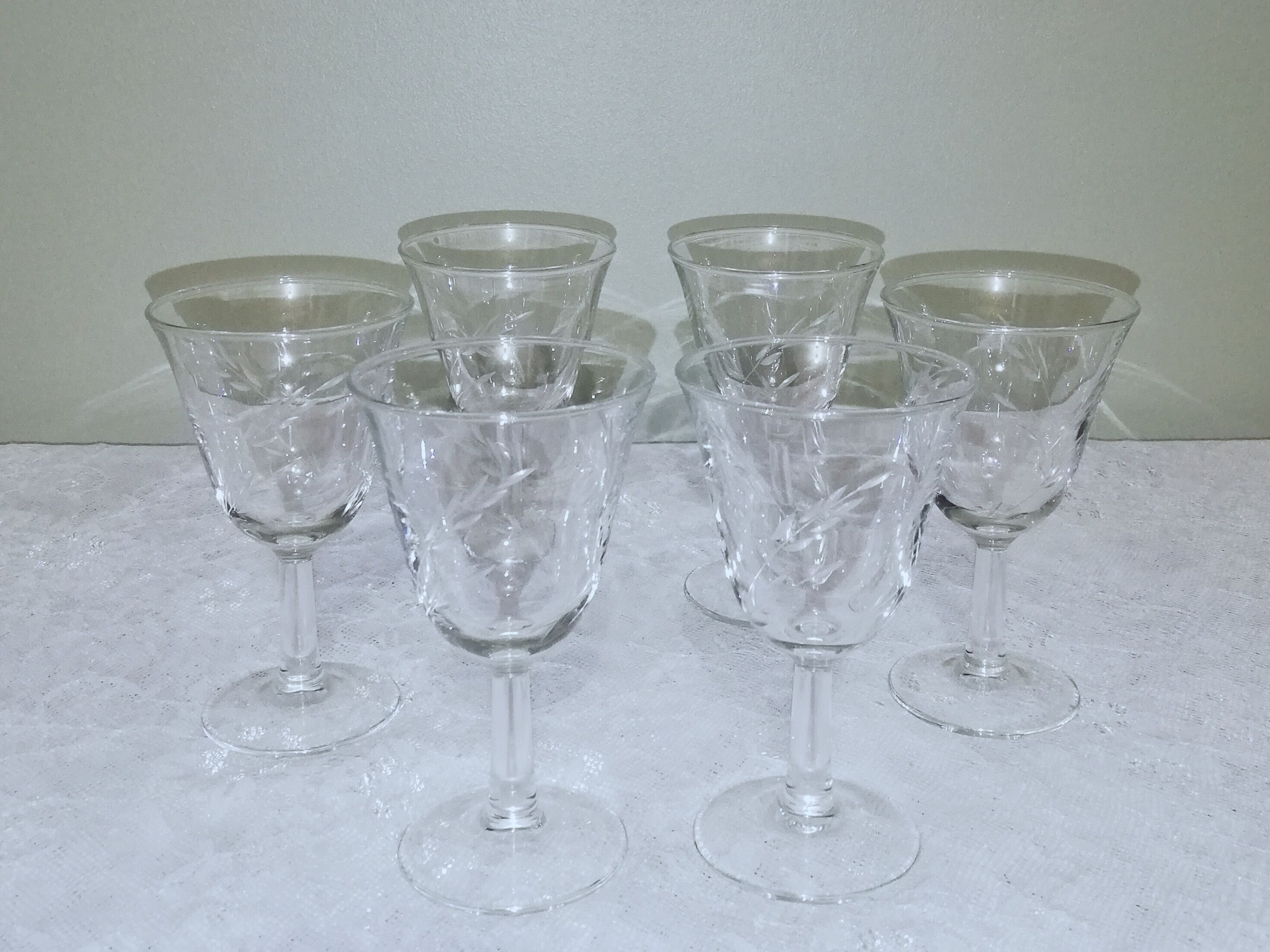 6 glasses with liqueur or aperitif glass decorated with engraved ears