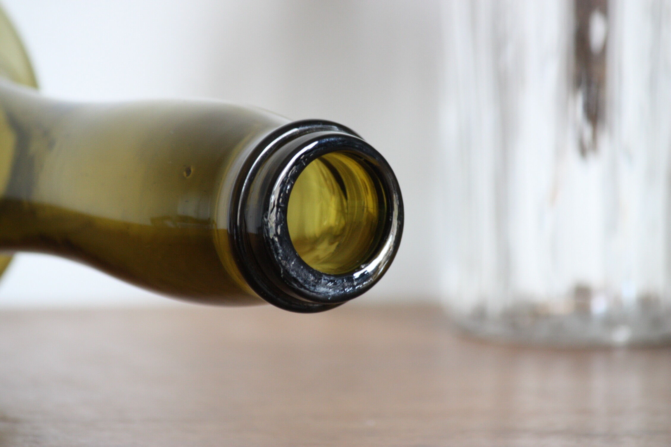 Grand model glass bottle