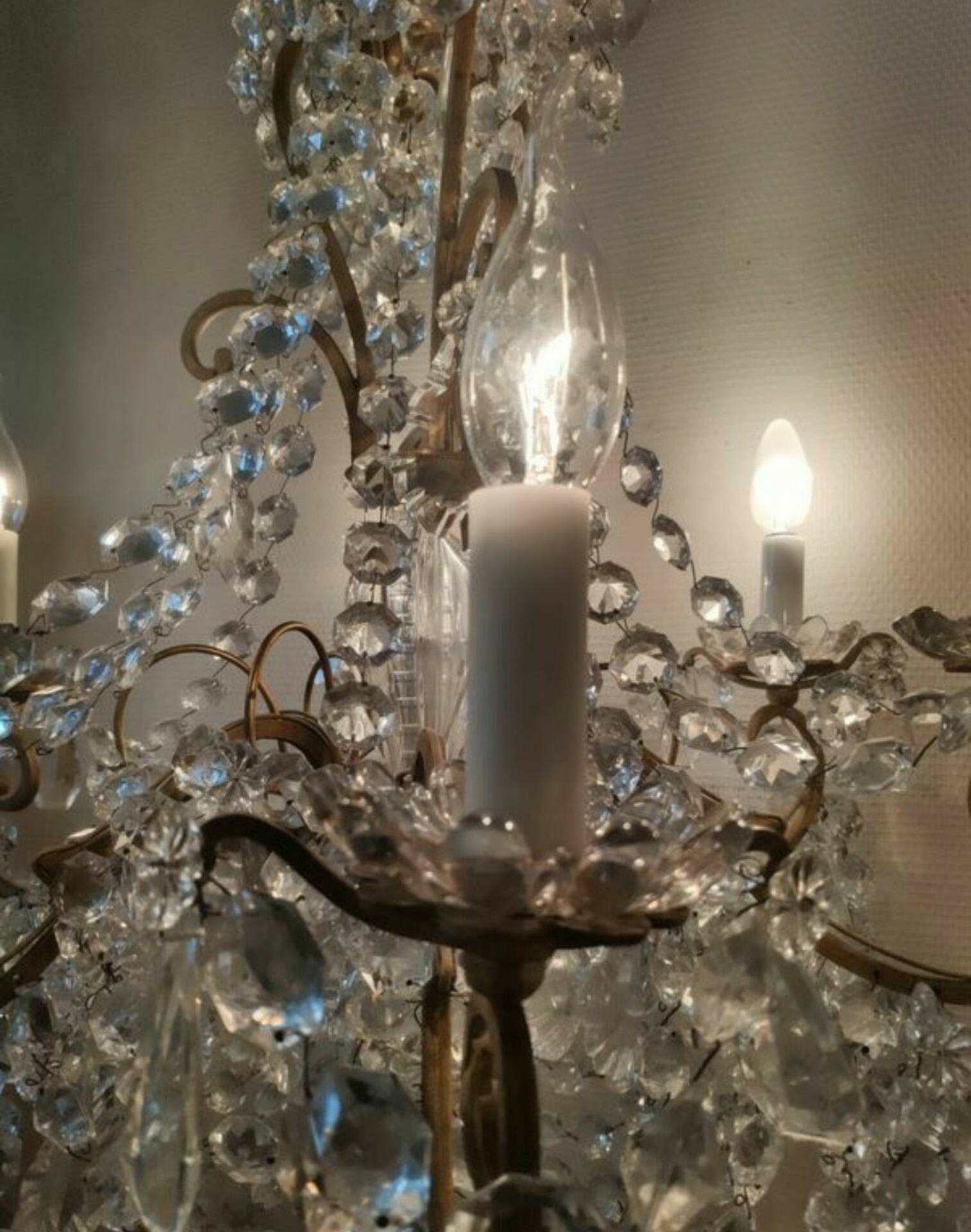 A pair of imposing, antique chandeliers with pendants.