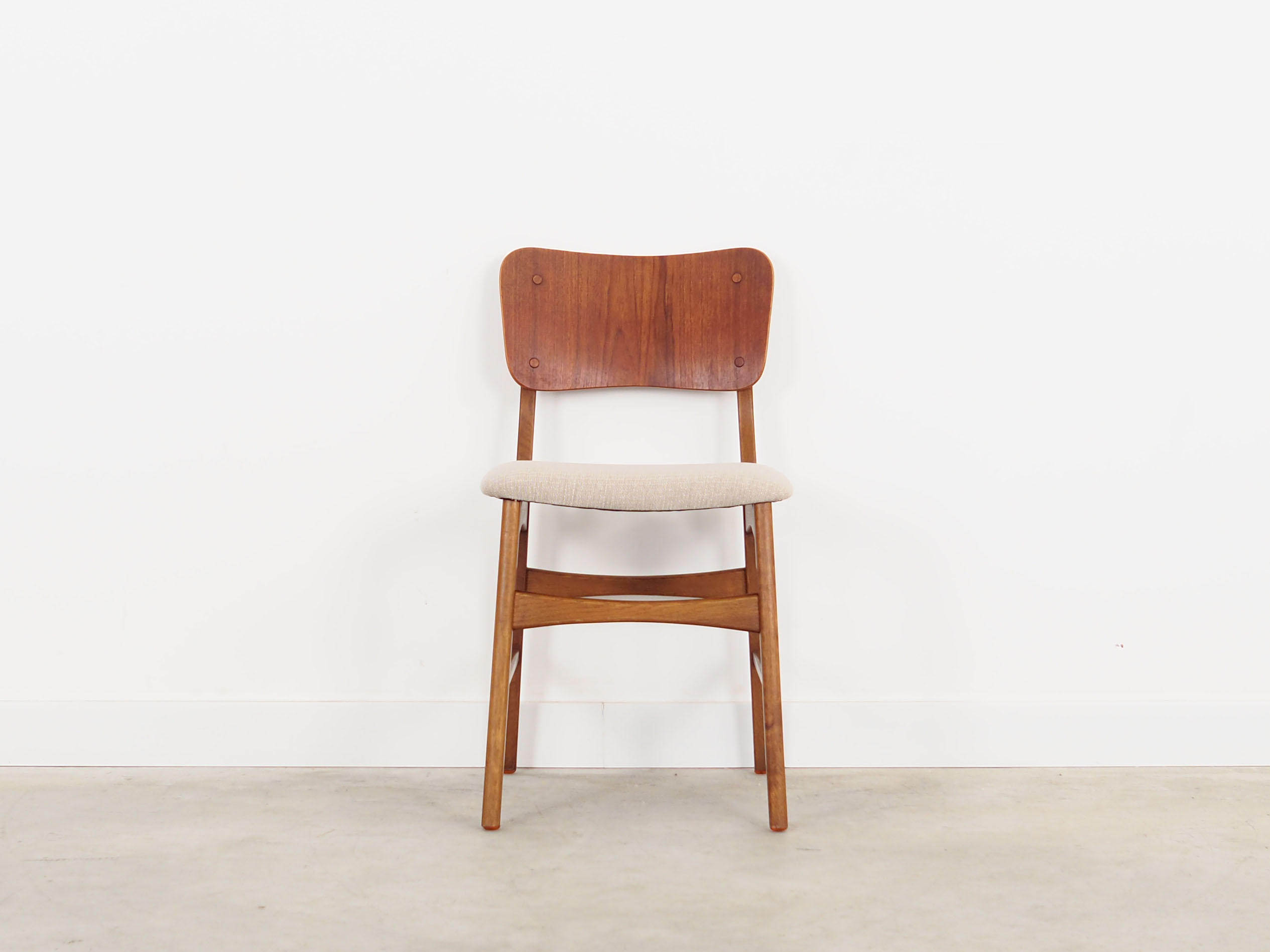 Ensemble de quatre chaises en chêne, design danois, années 70, production: Danemark