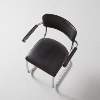 Tubax cantilever chair with black armrest