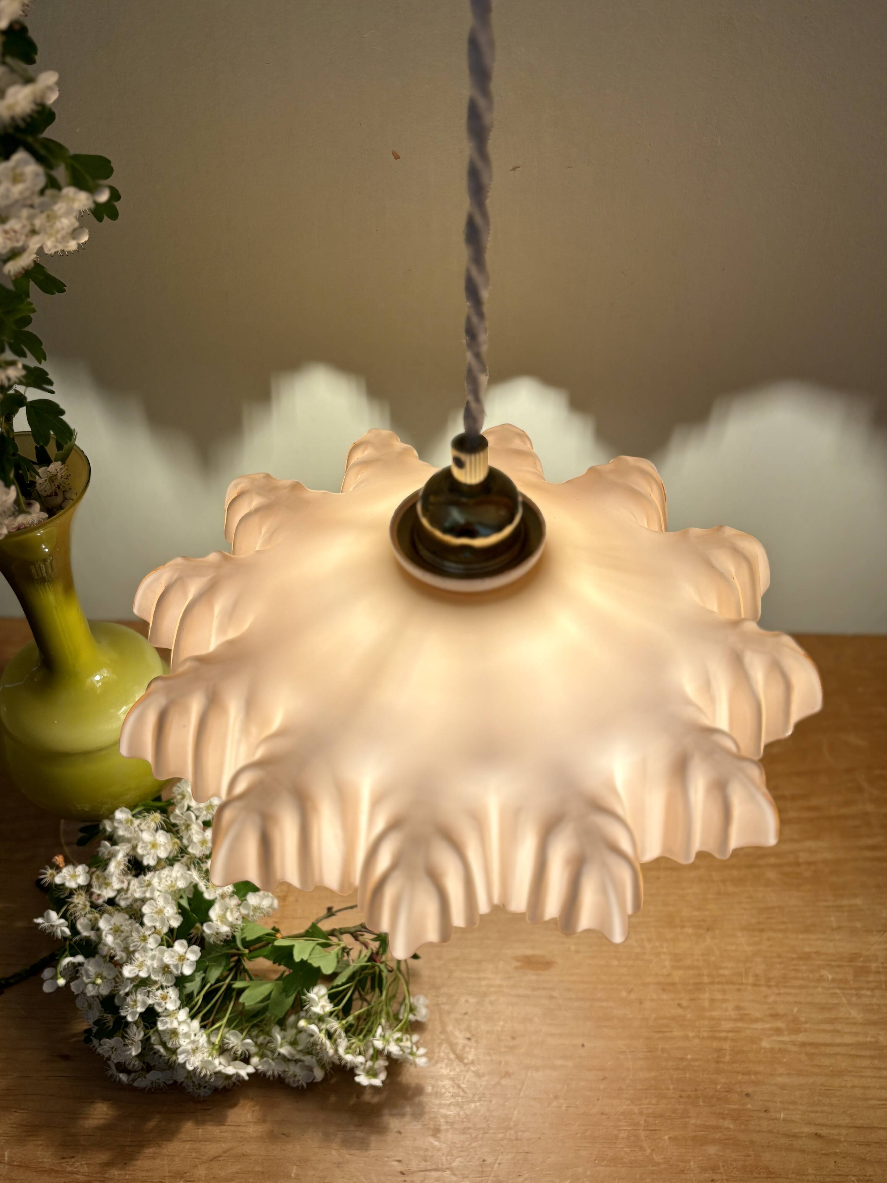 Suspension abat-jour vintage en opaline rose