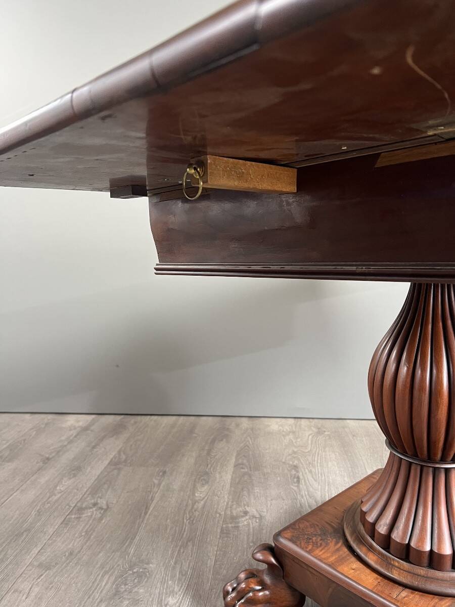 Mahogany drop-leaf table, 19th century