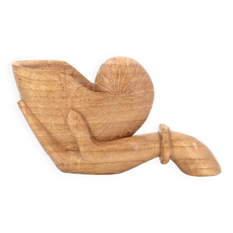 Vide poche main en bois tenant un coquillage, années 70