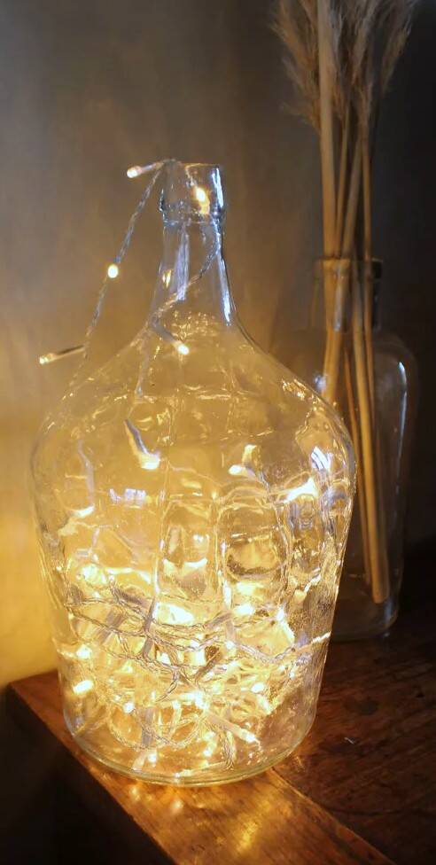Give me a transparent glass carafe, Jeanne.