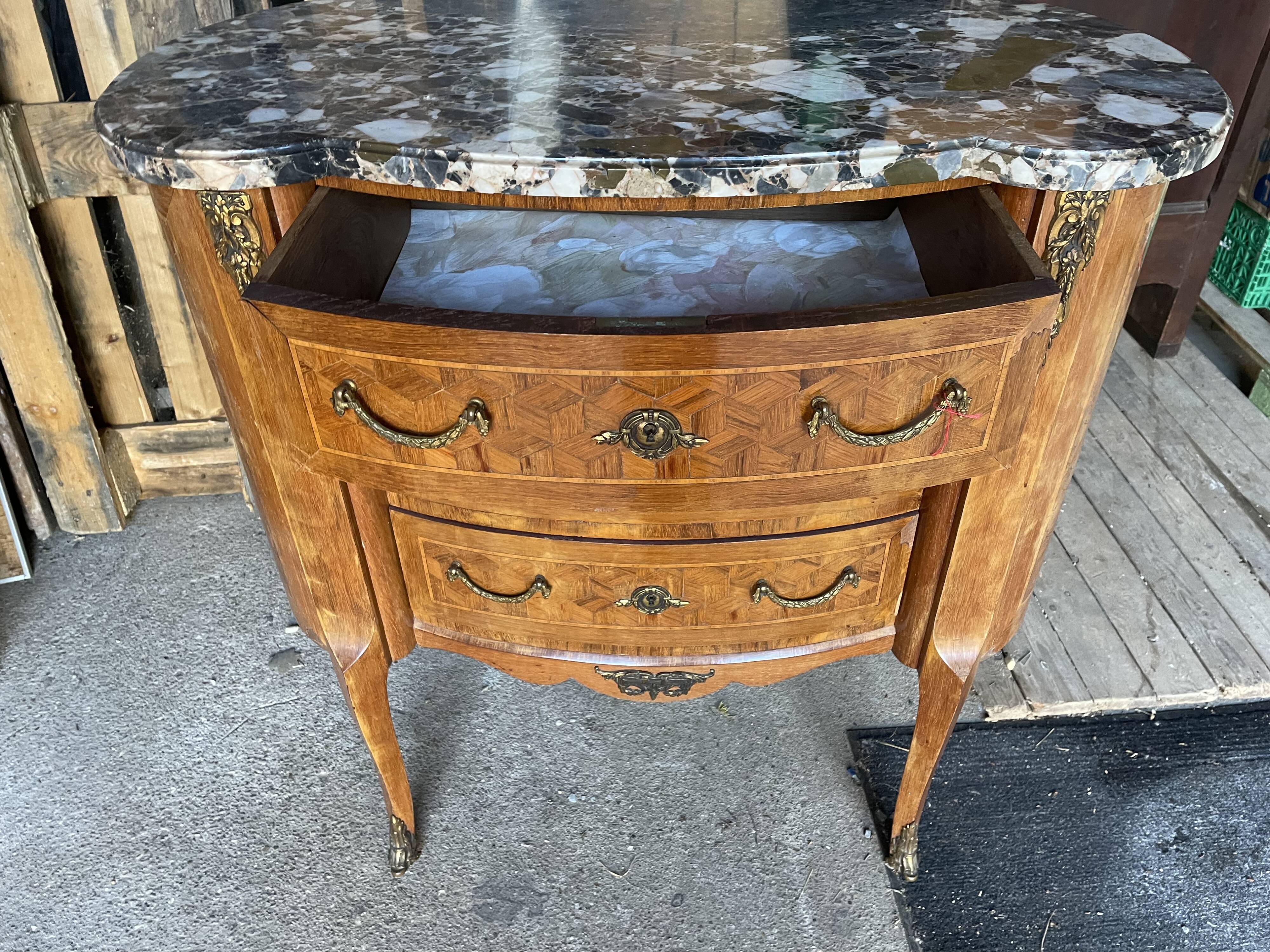 Chest of drawers Louis XVI rognon