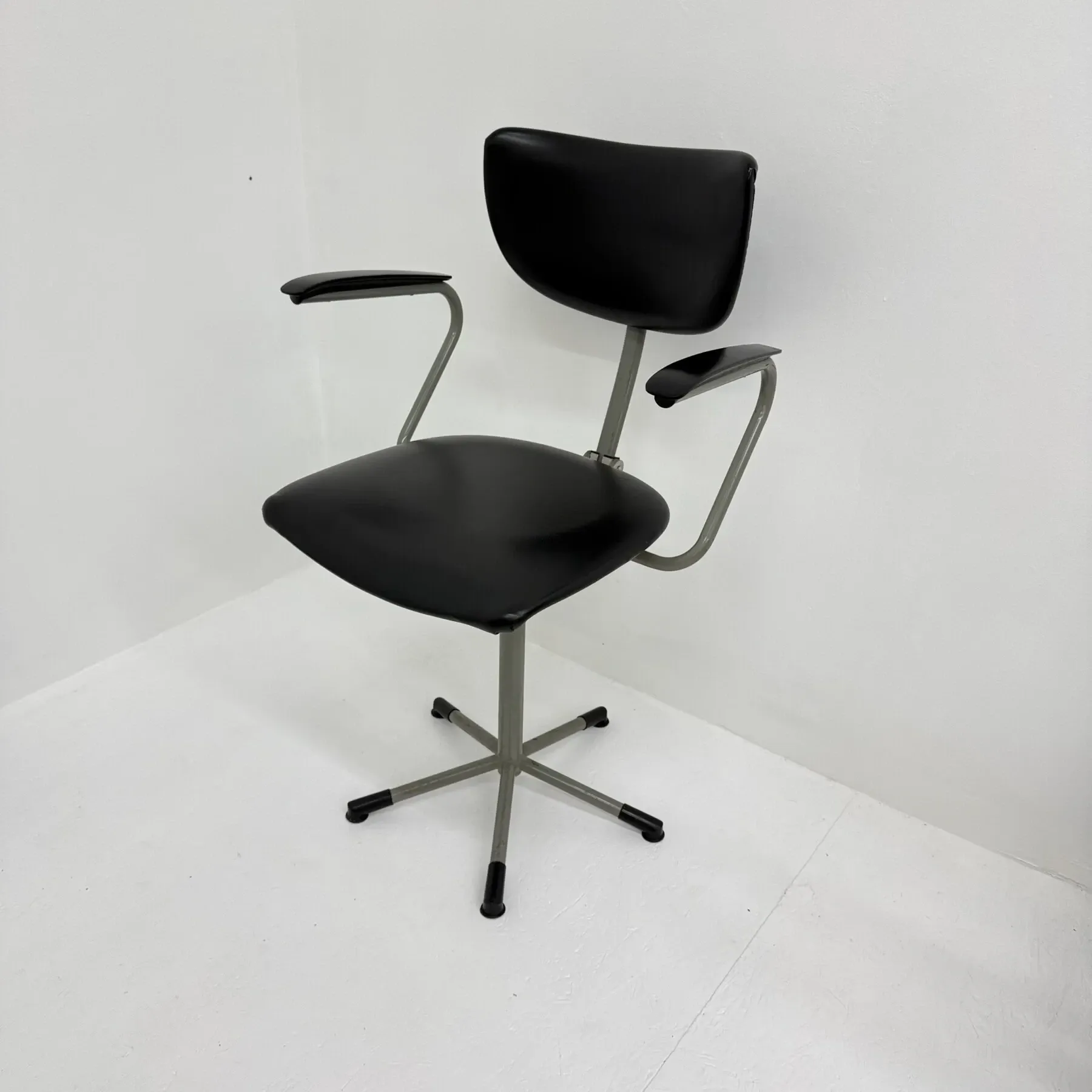 Mid-century 3311 desk chair by Toon de Wit for Gebroeders de Wit, 1960s