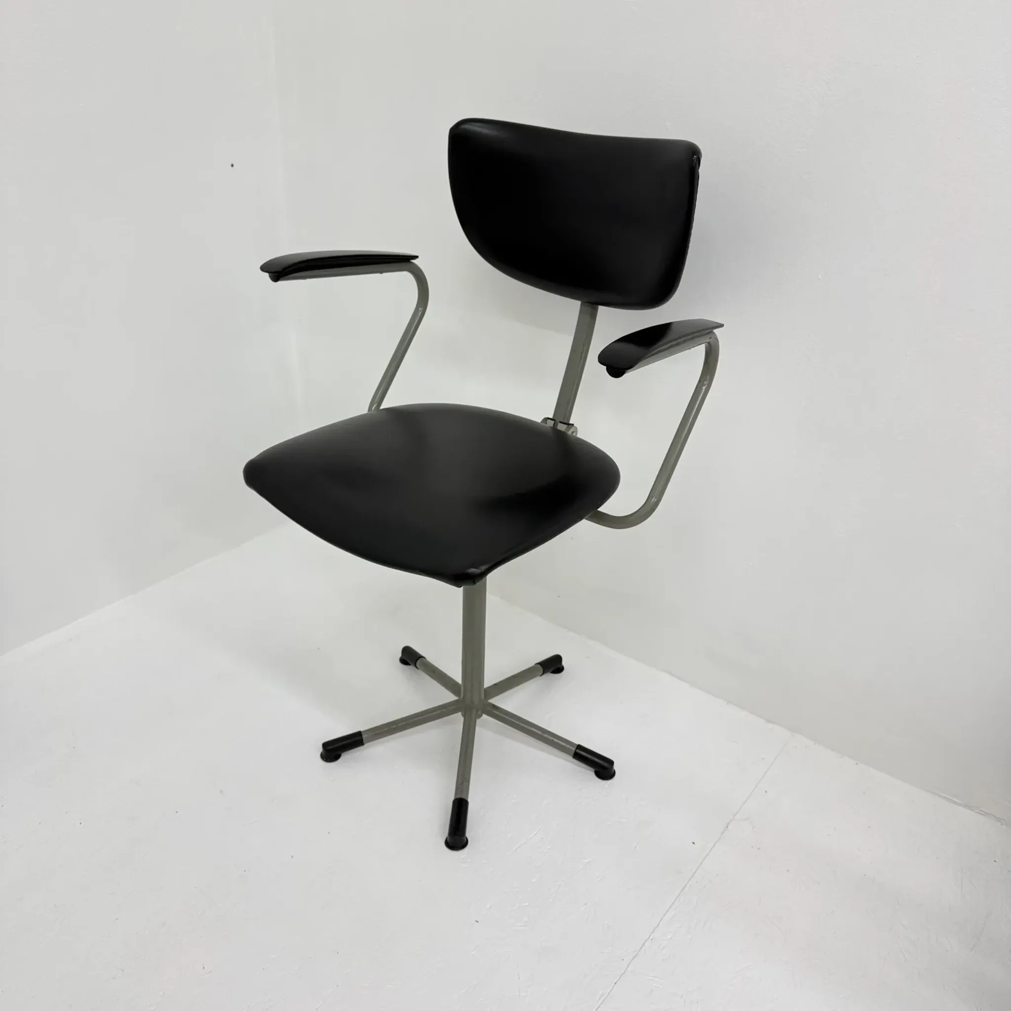 Mid-century 3311 desk chair by Toon de Wit for Gebroeders de Wit, 1960s