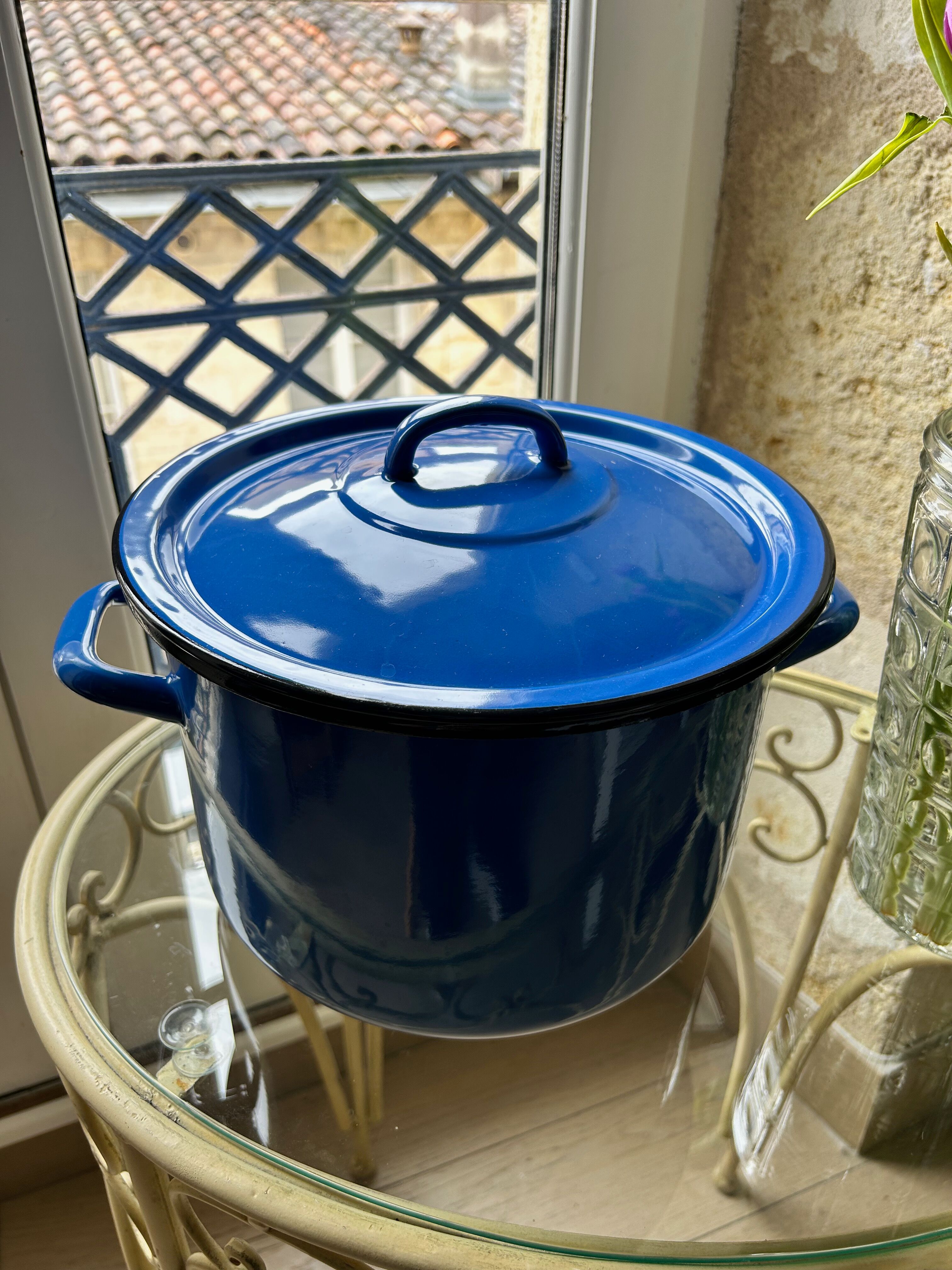 Vintage pot in enamelled sheet metal