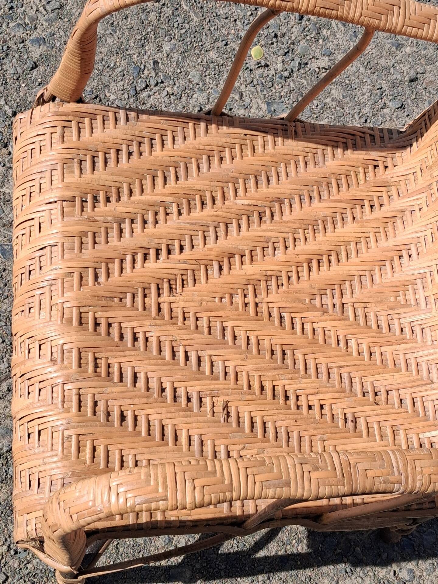 Fauteuil en rotin ancien