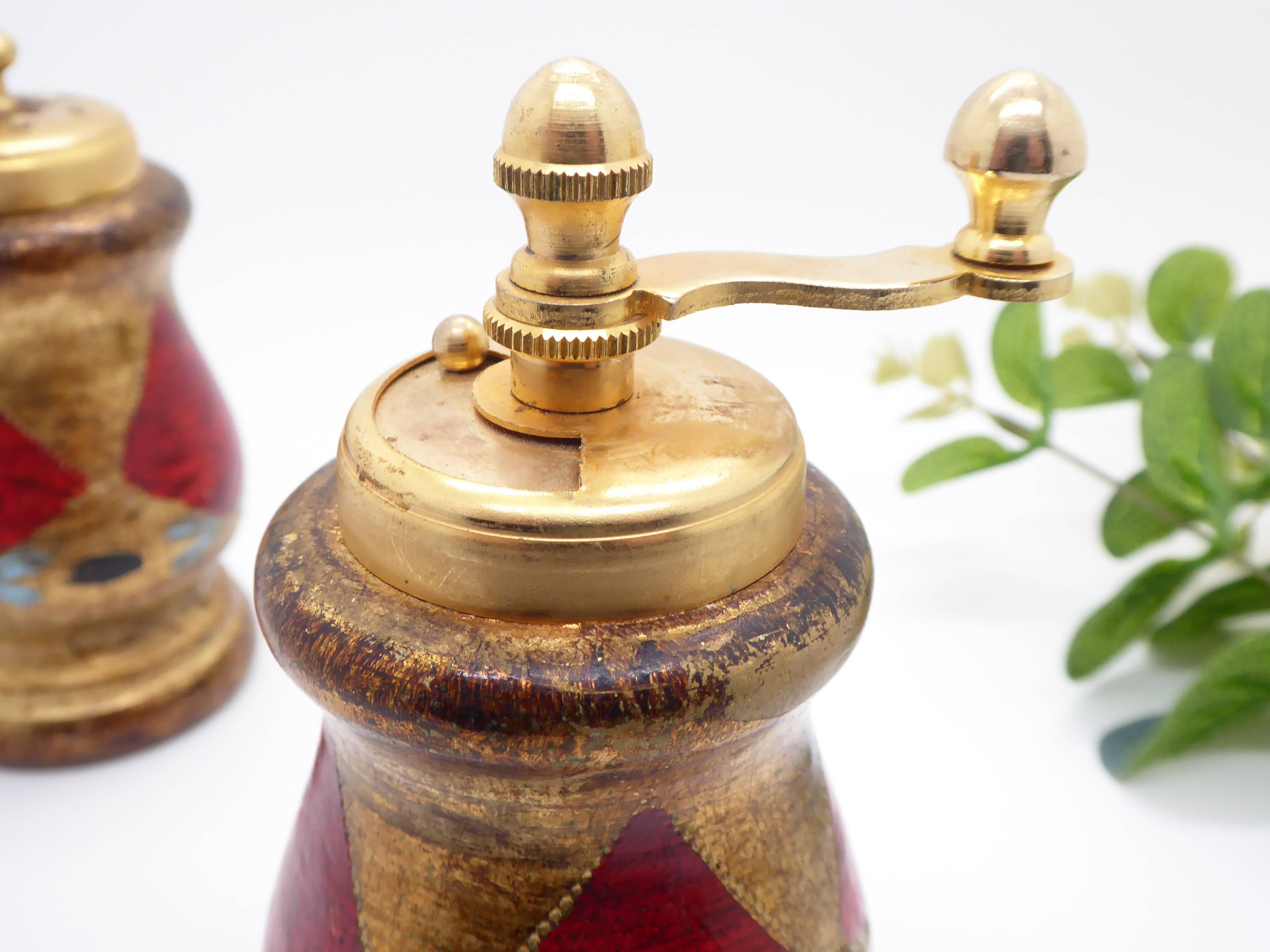 Salt shaker and pepper mill Florentine style