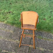 Chaise haute pour poupées en bois vintage