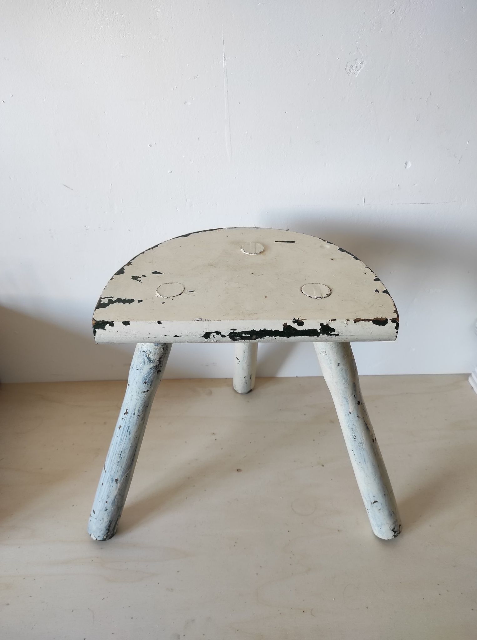 Tripod stool