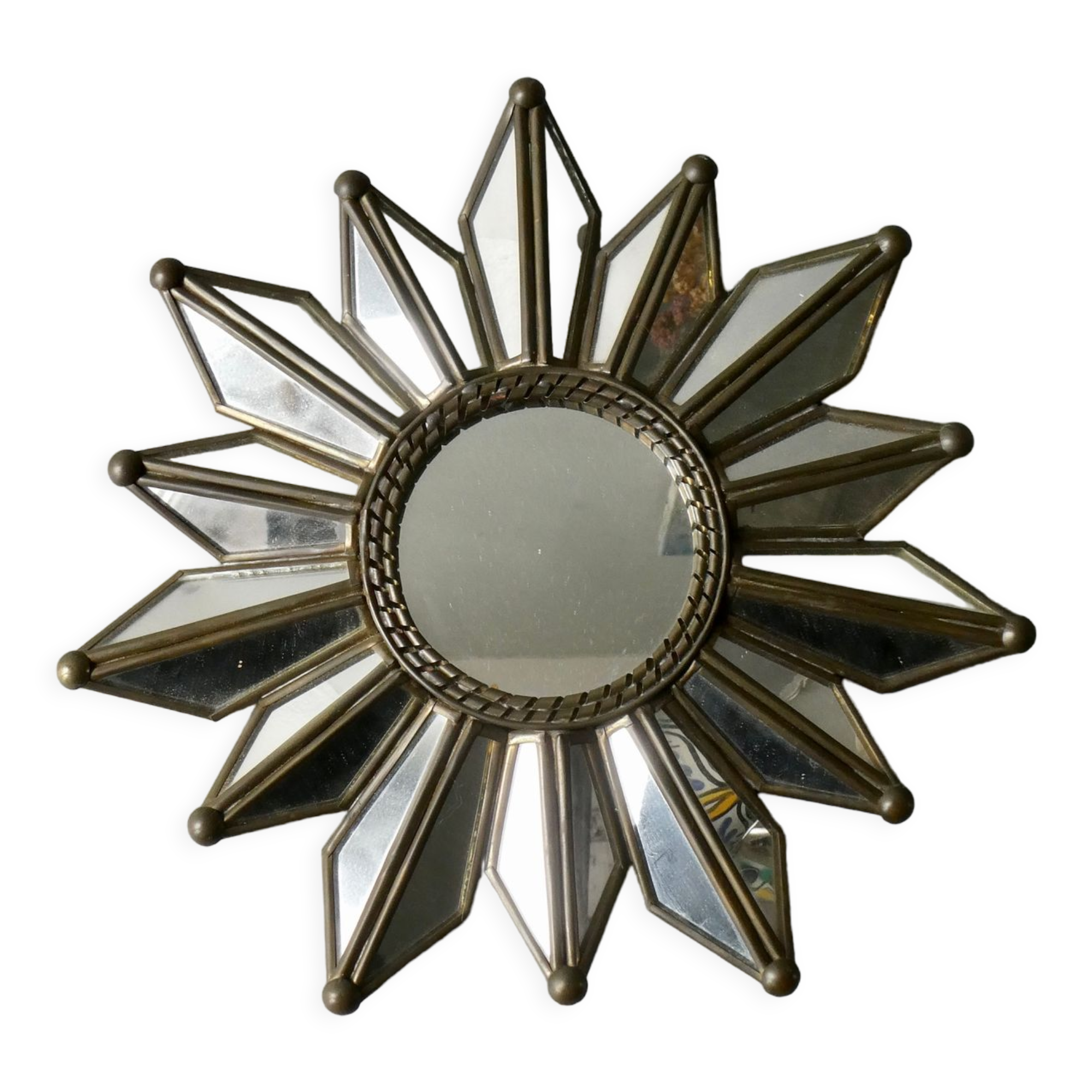 Mirror shape sun with parecloses of mirrors