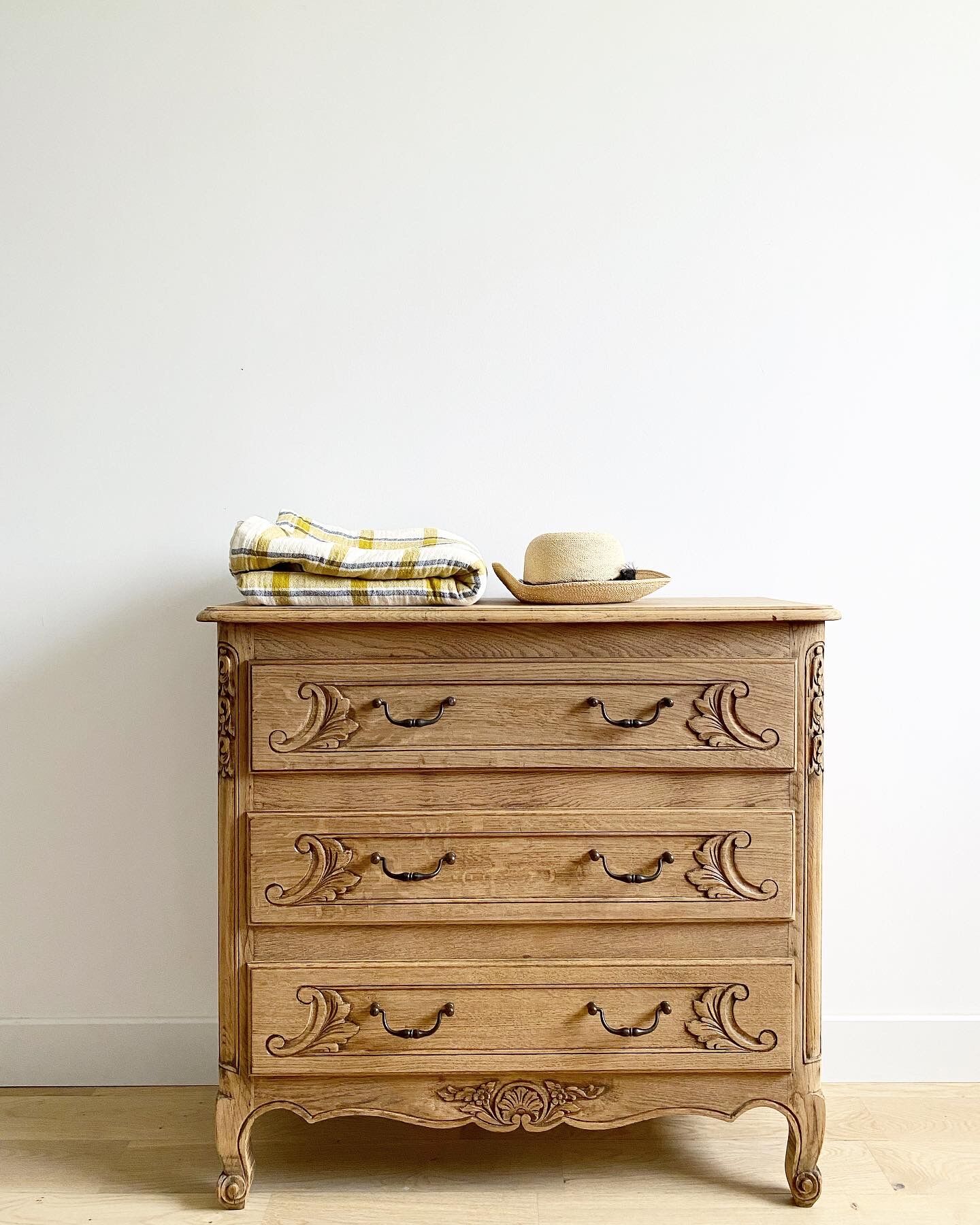Antique chest of drawers