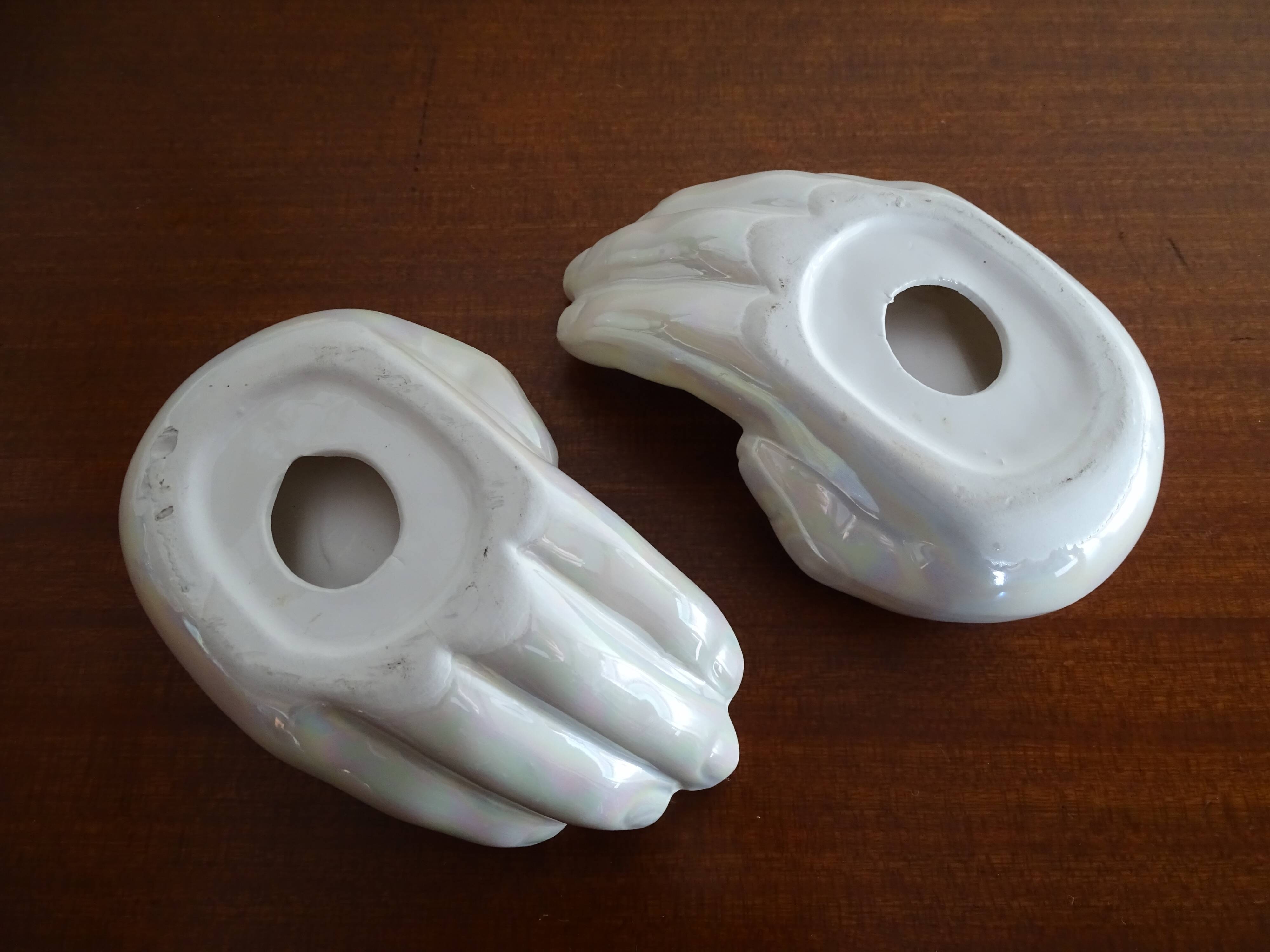 Pair of empty iridescent hand pockets in vintage ceramic 1960