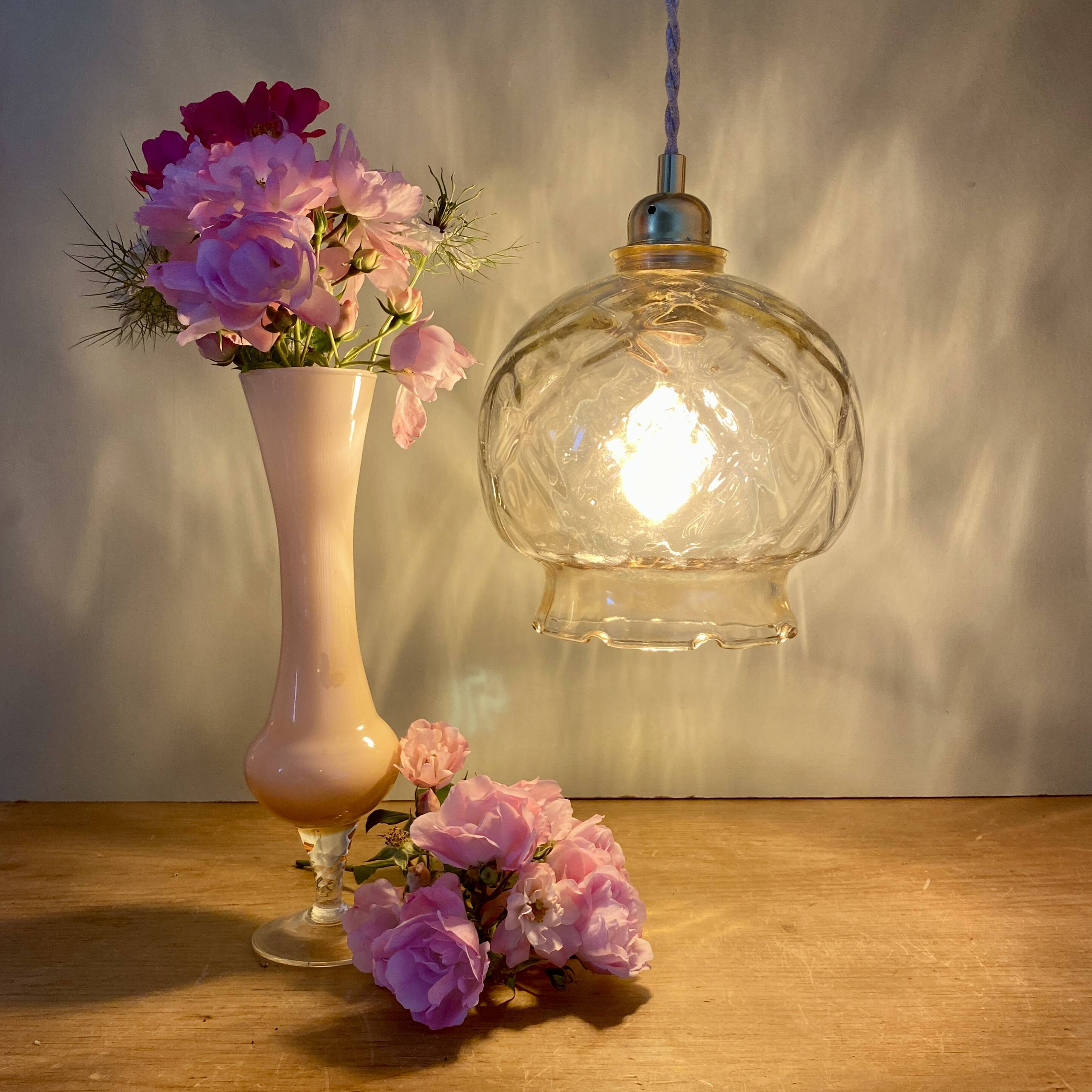 Suspension globe vintage en verre ambré