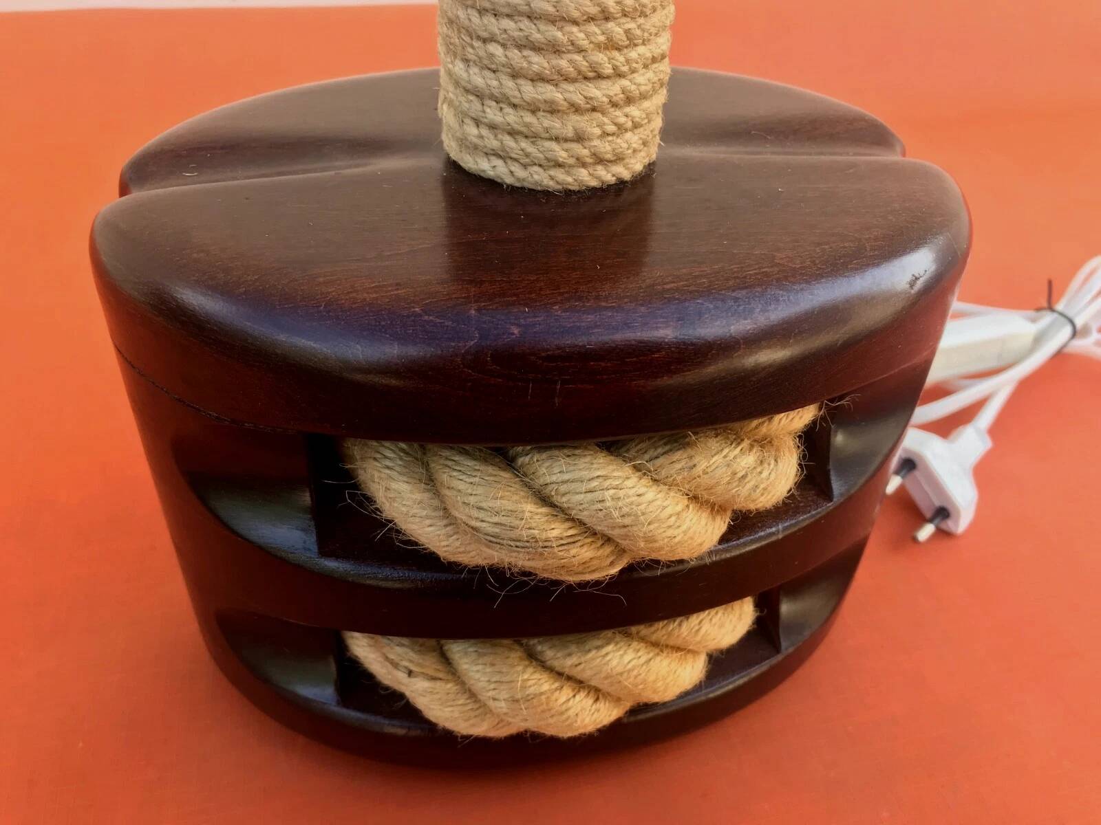 Pulley lamp base, varnished wood / rope.
