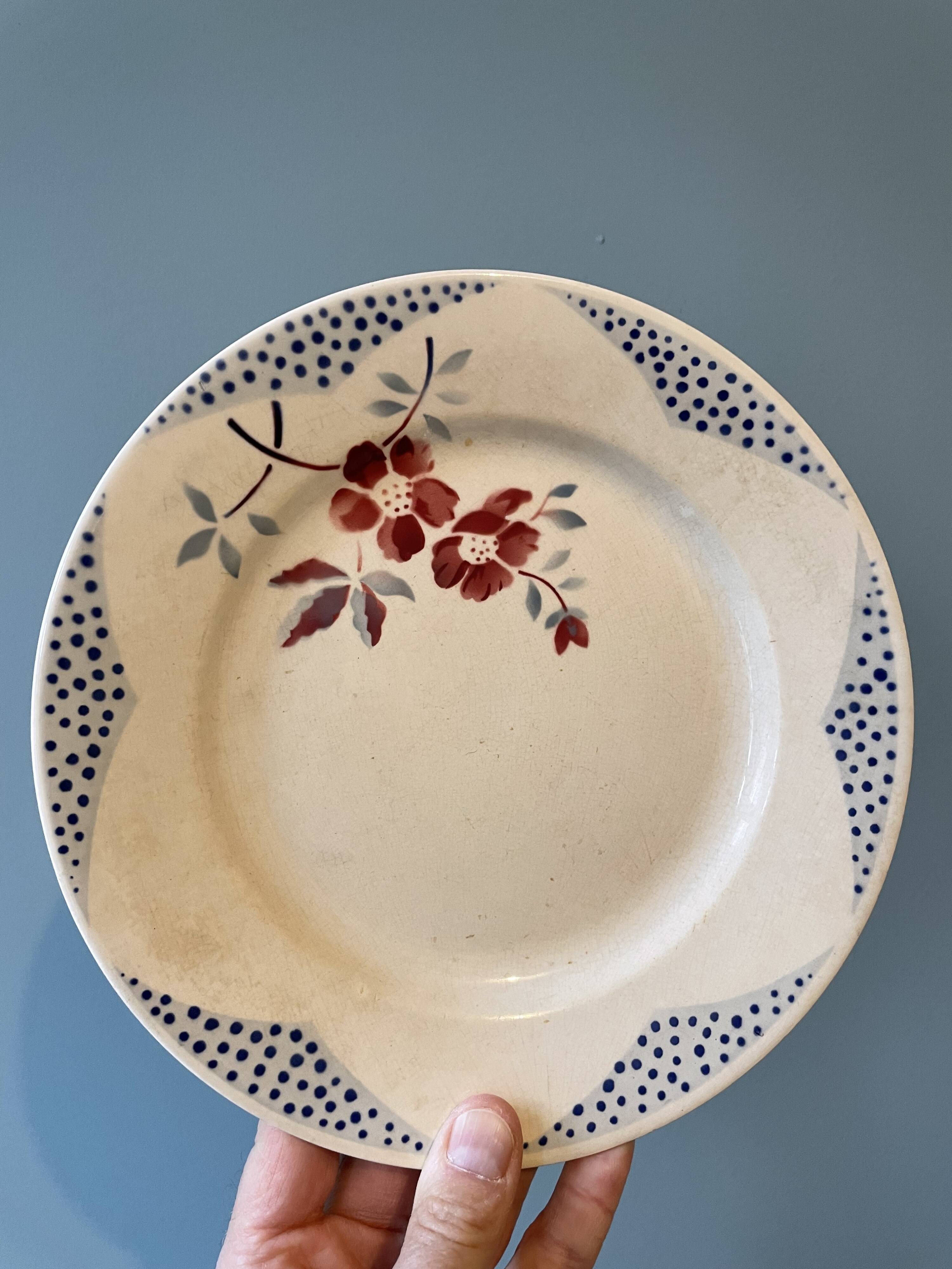 Set of 7 flat plates Digoin Sarreguemines, Barfleur model