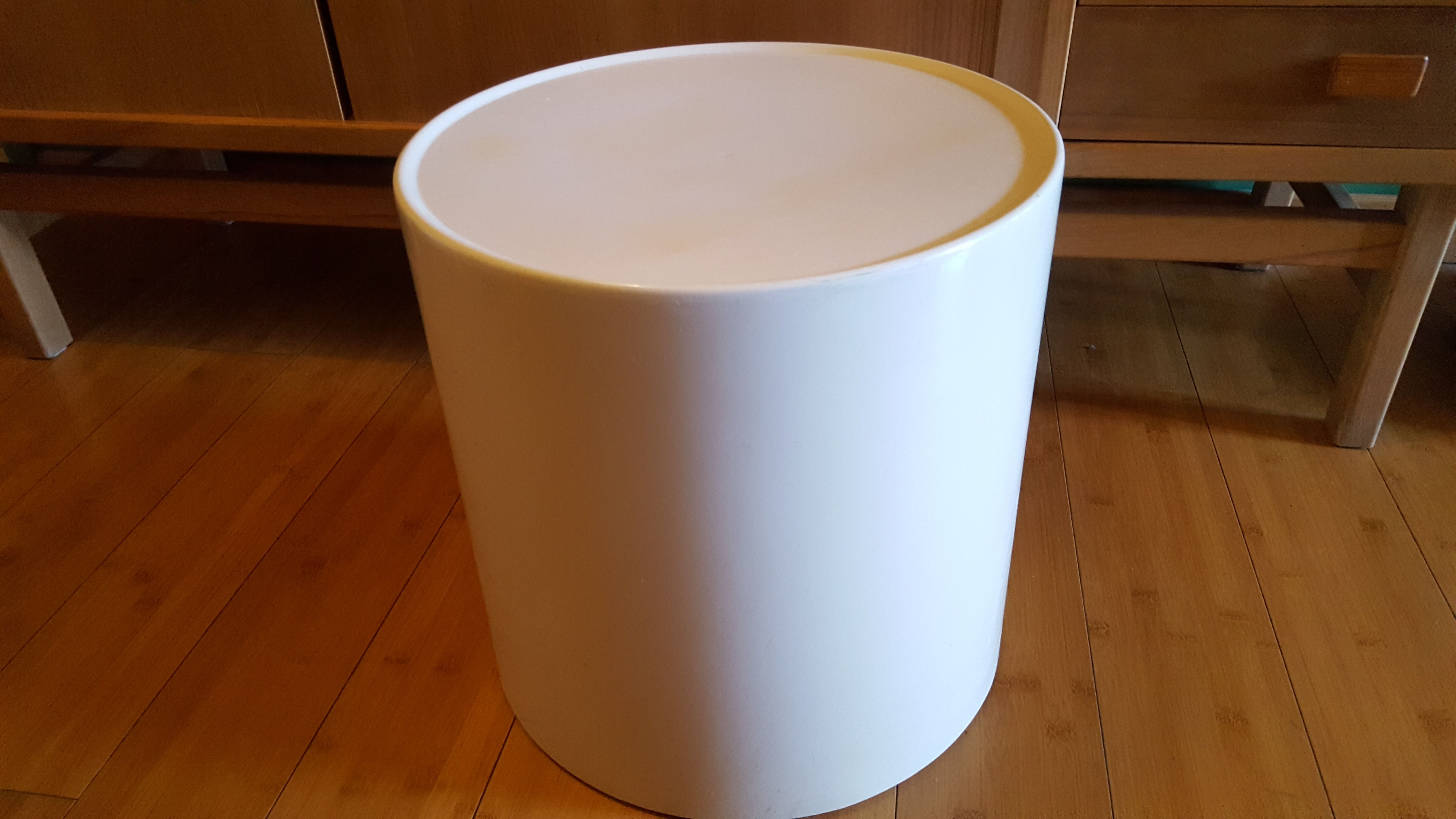 Table basse studio Artemide , modele Giano, design Emma Gismondi Schweinberger