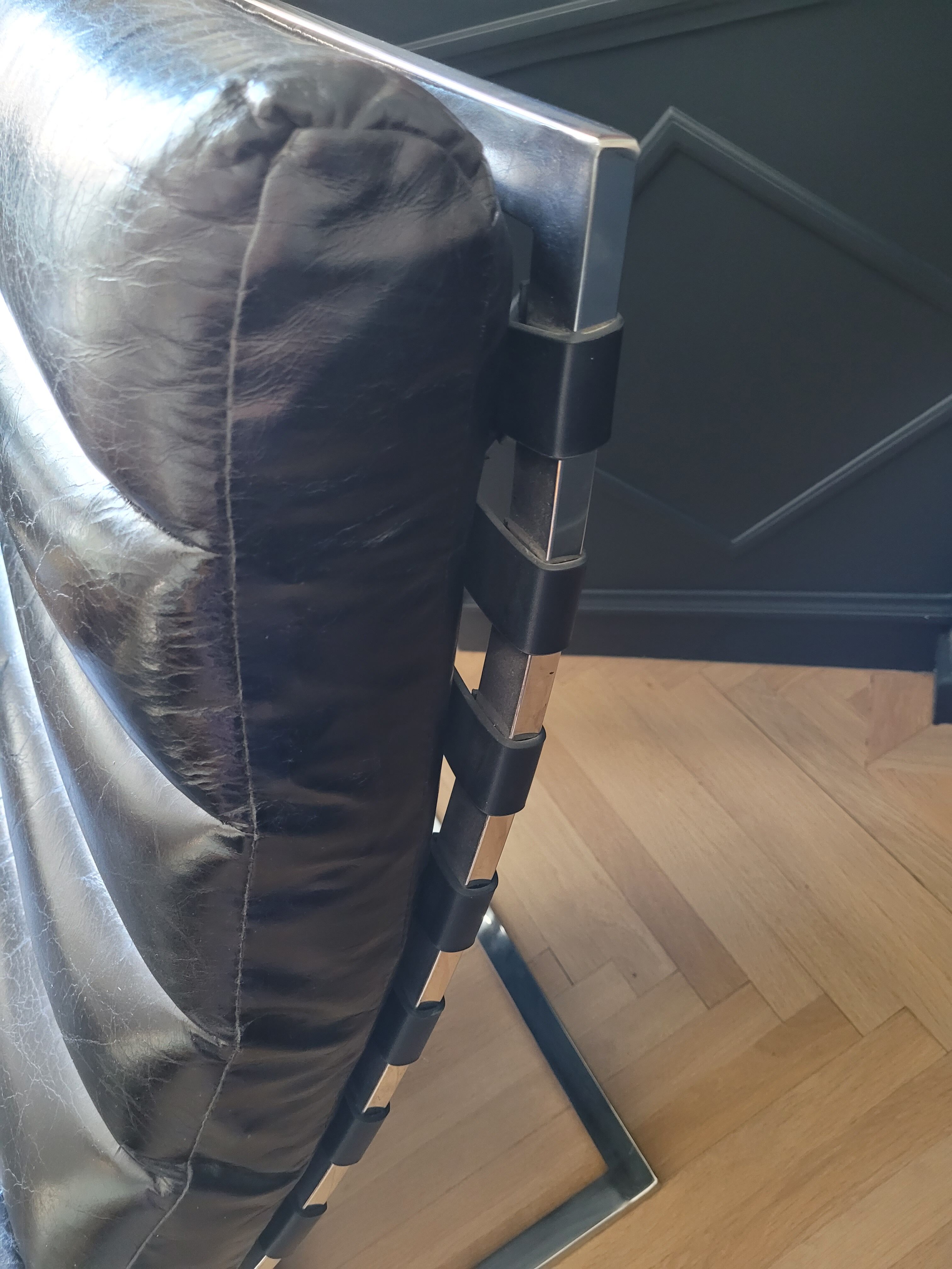 Black leather chaise longue divan