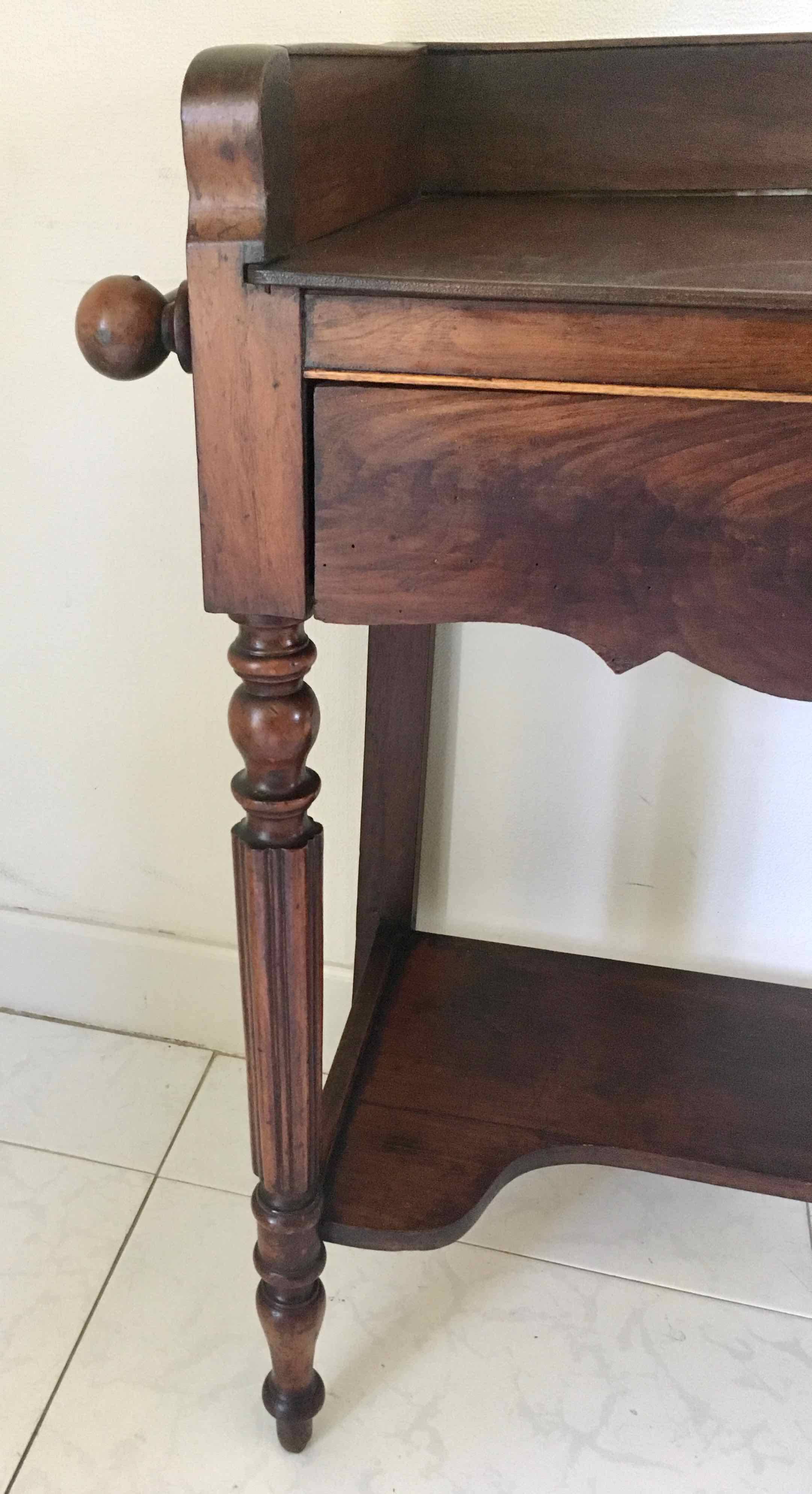 Table de toilette ou console