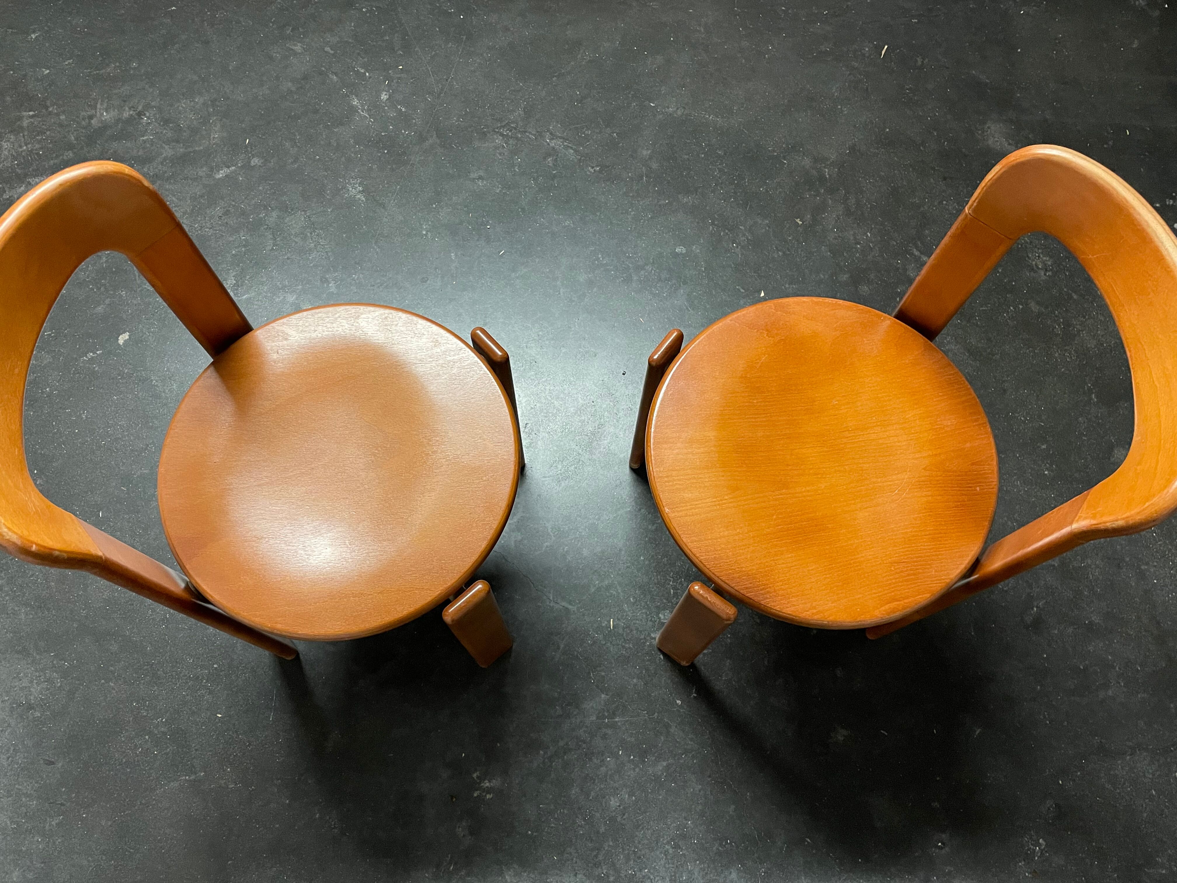 Paire de chaise modèle 33 par Bruno Rey
