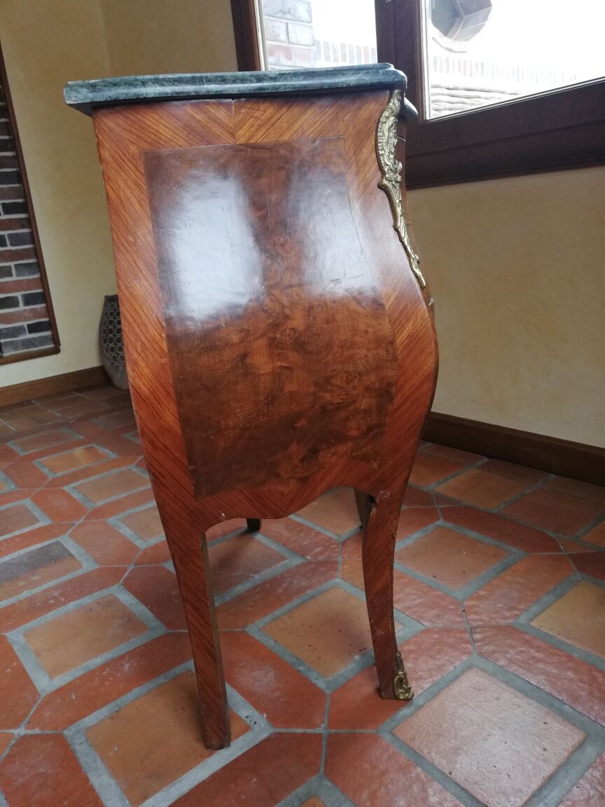 Commode style Louis XV avec plateau en marbre