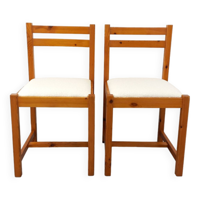 Paire de chaises vintage en pin et tissu bouclette blanc des années 70