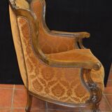 Walnut Chair Bergère has ears