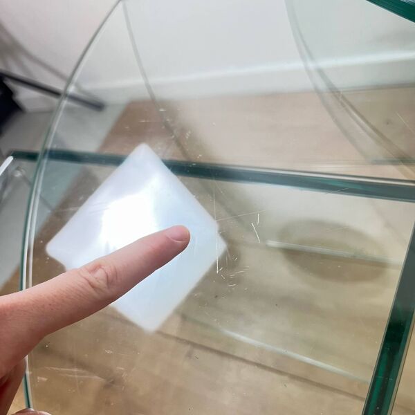 Trio de table gigogne en verre translucide camif, 1980