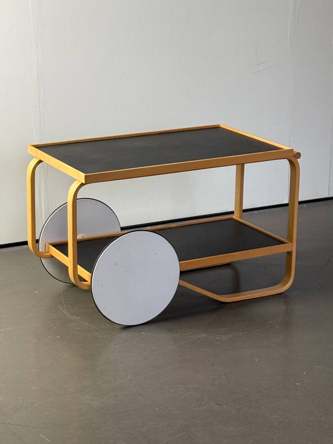 Tea trolley 901