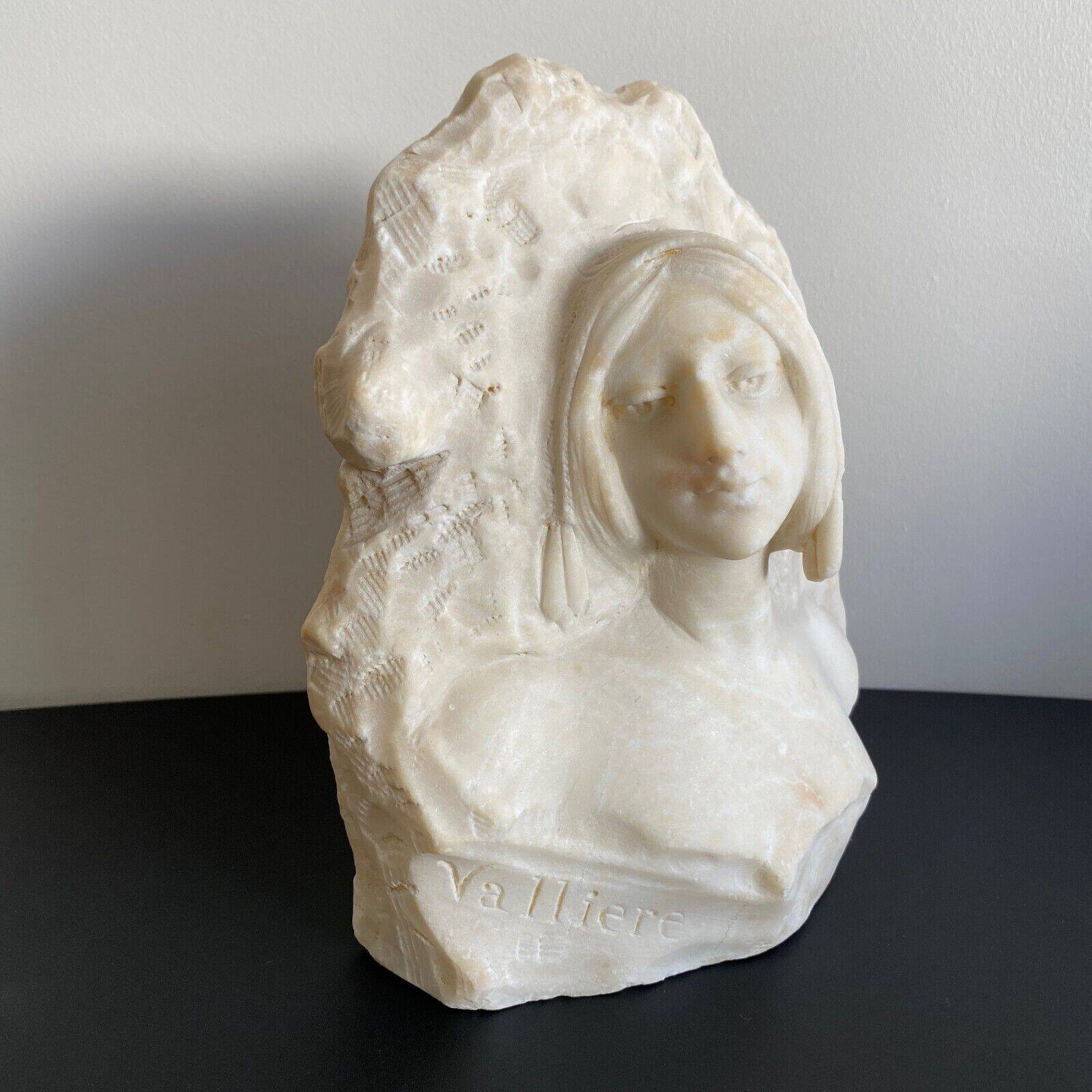 Marble sculpture representing La Vallière 20th century by J. Morrini