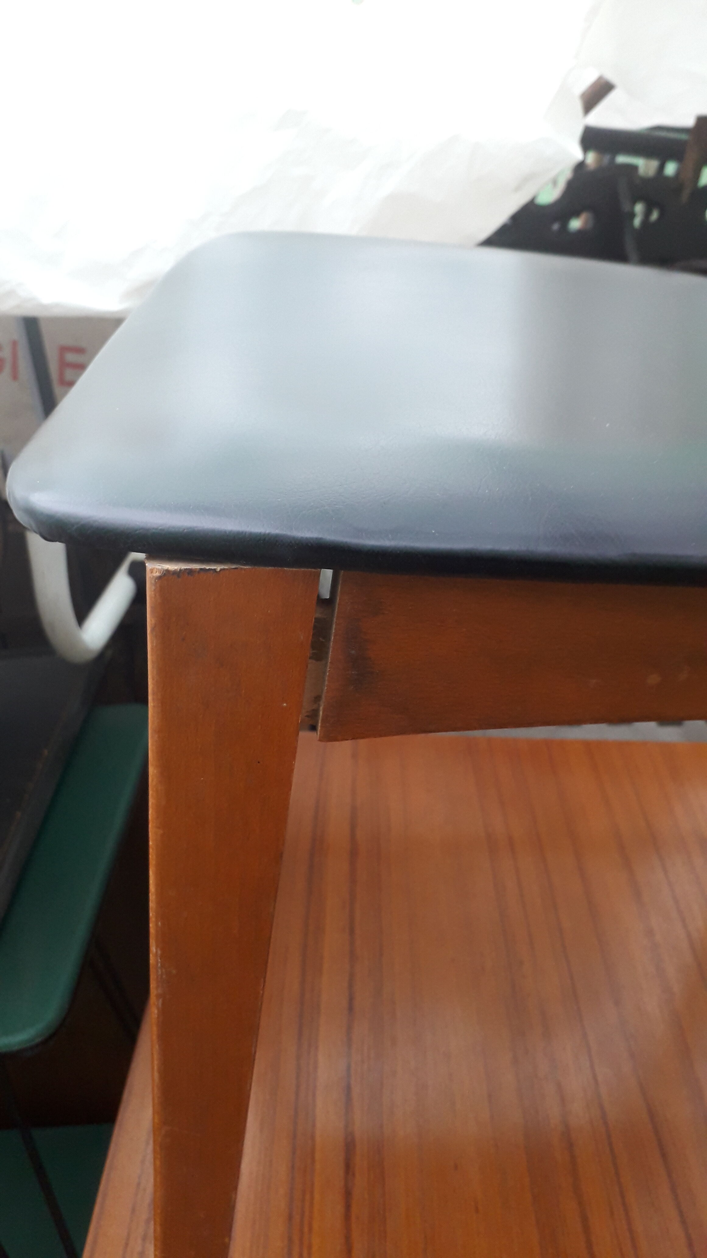 vintage dining table - 4 chairs