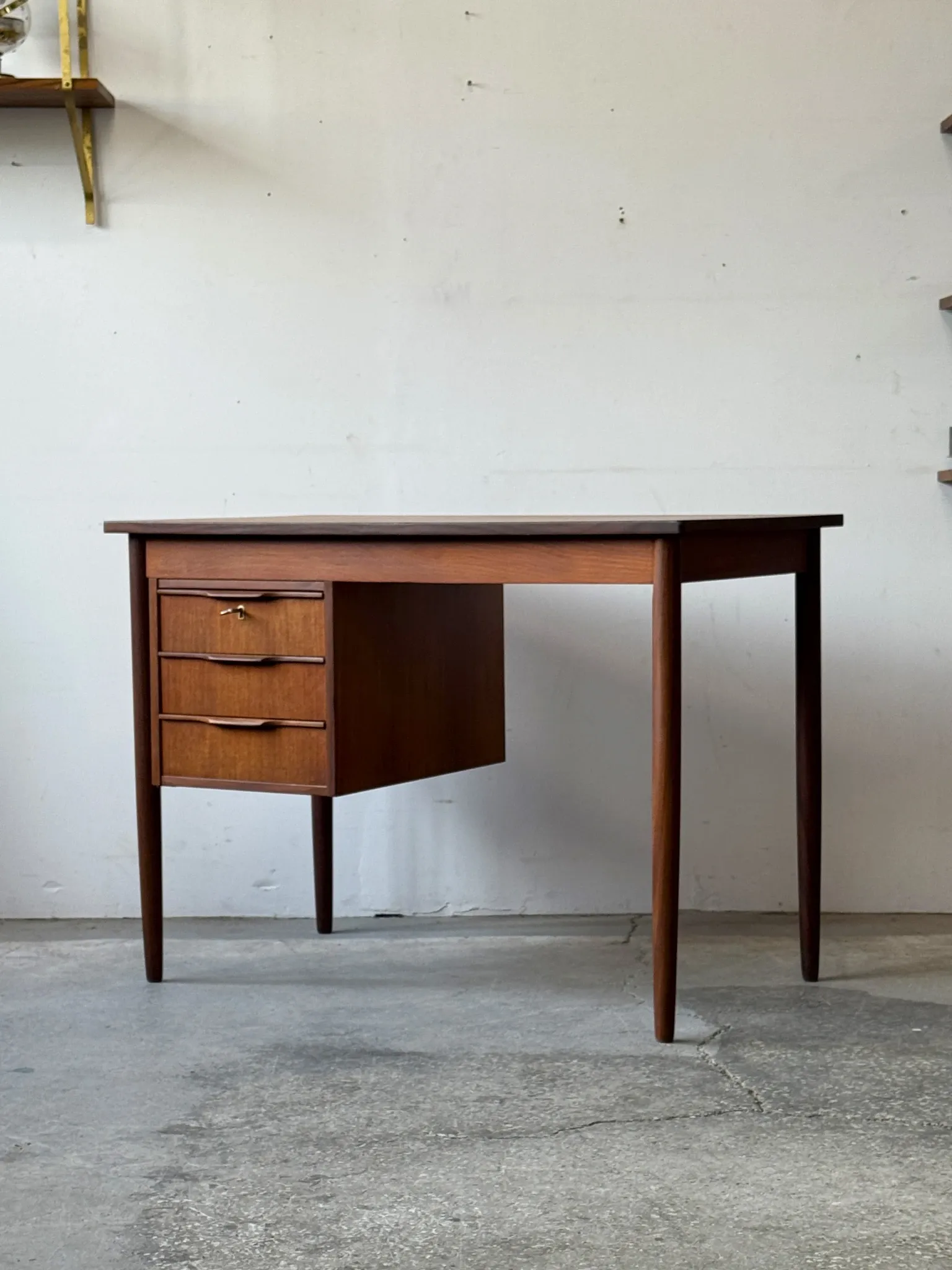 FREESTANDING DESK, DENMARK, 1960s/70s, VINTAGE, MID-C