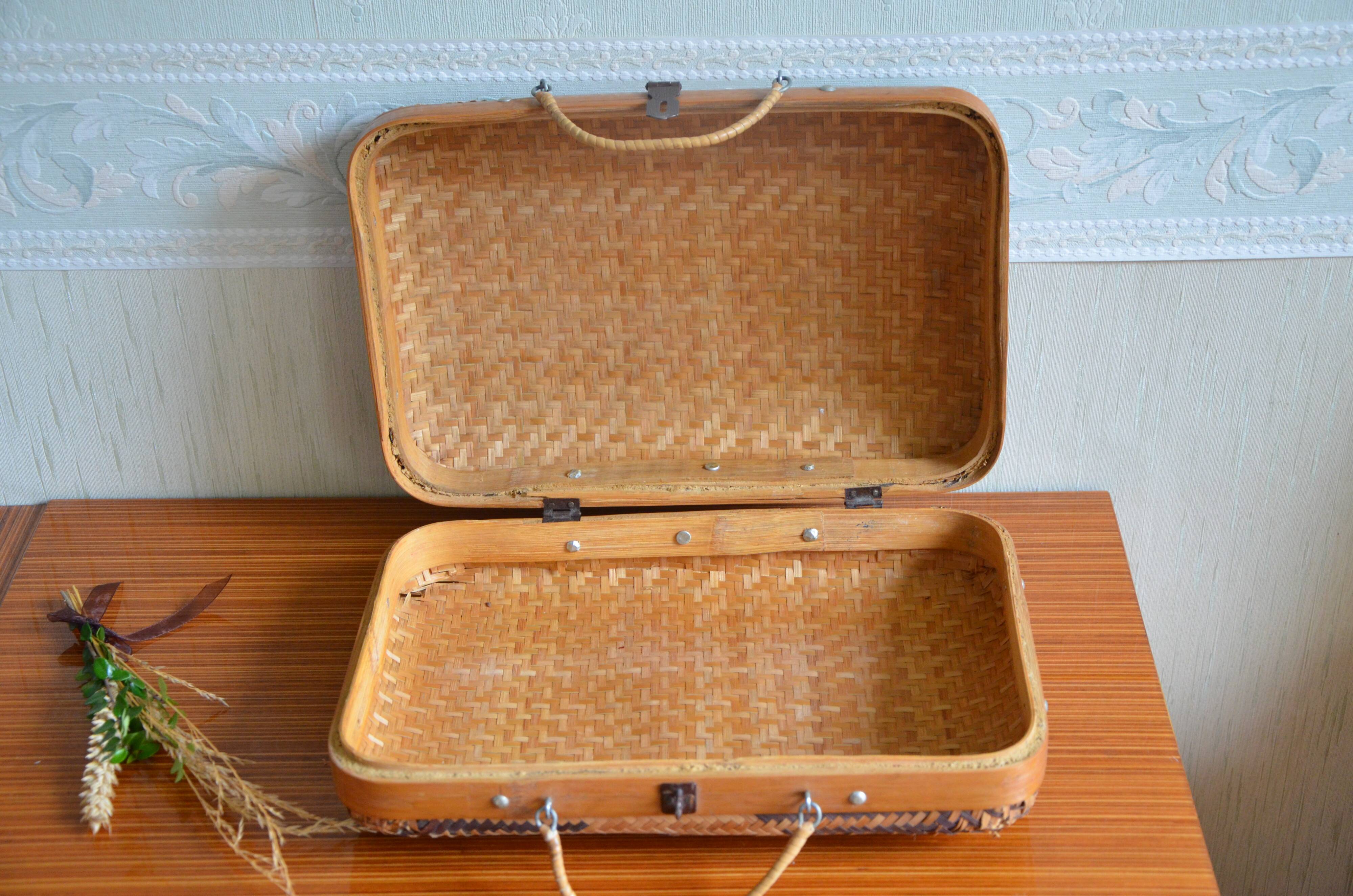 Vintage wicker case