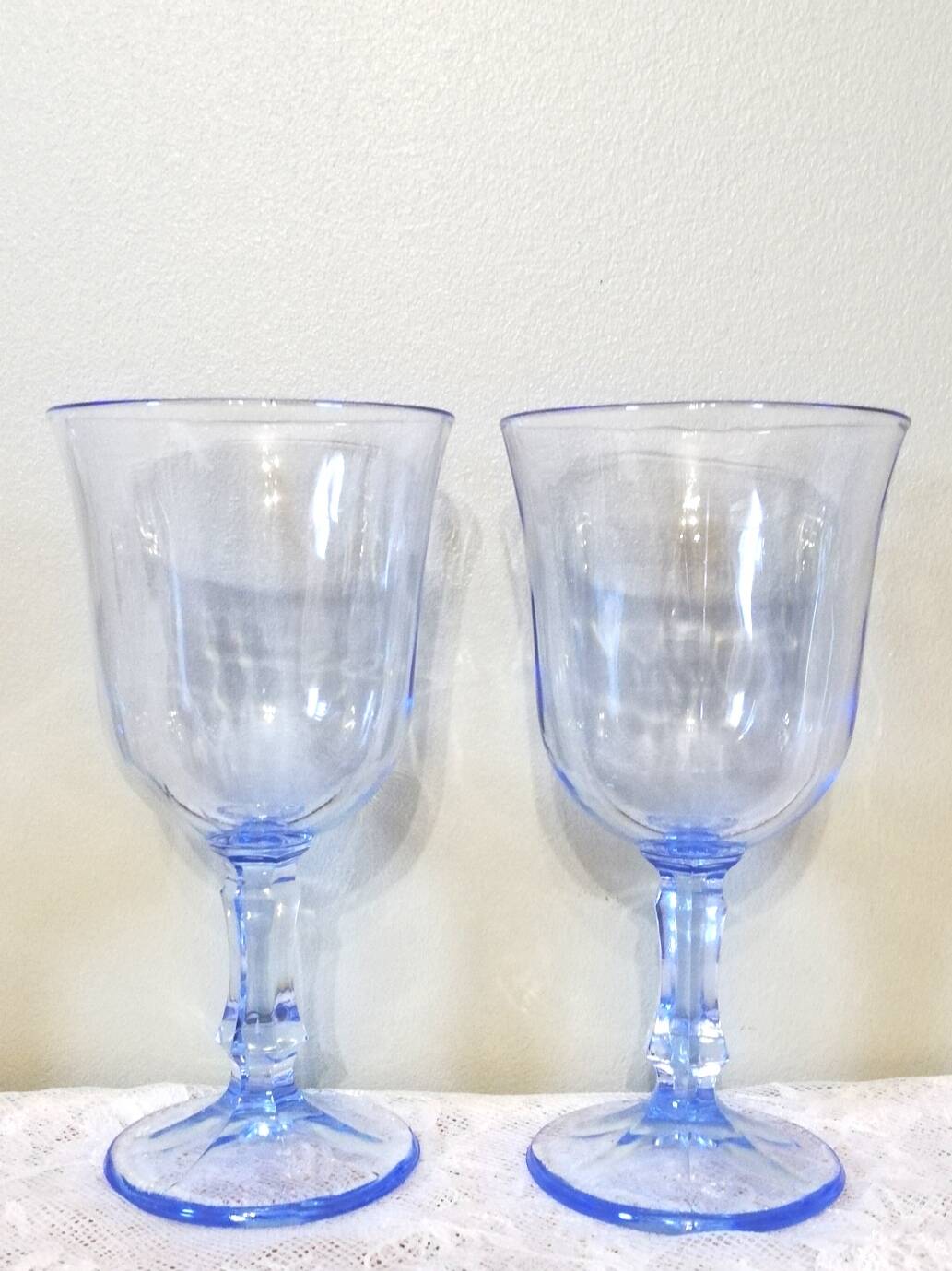4 stemmed glasses
