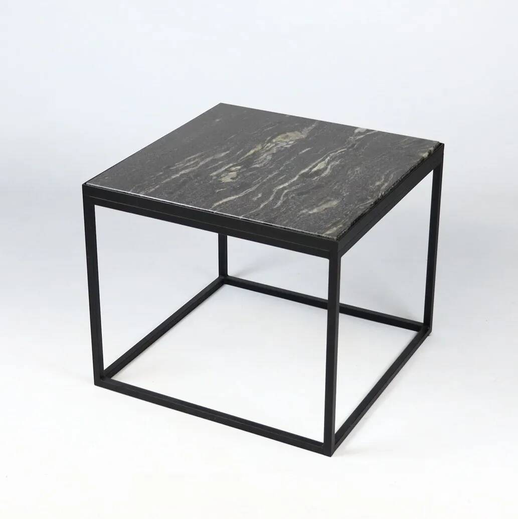 Table basse en pierre et métal