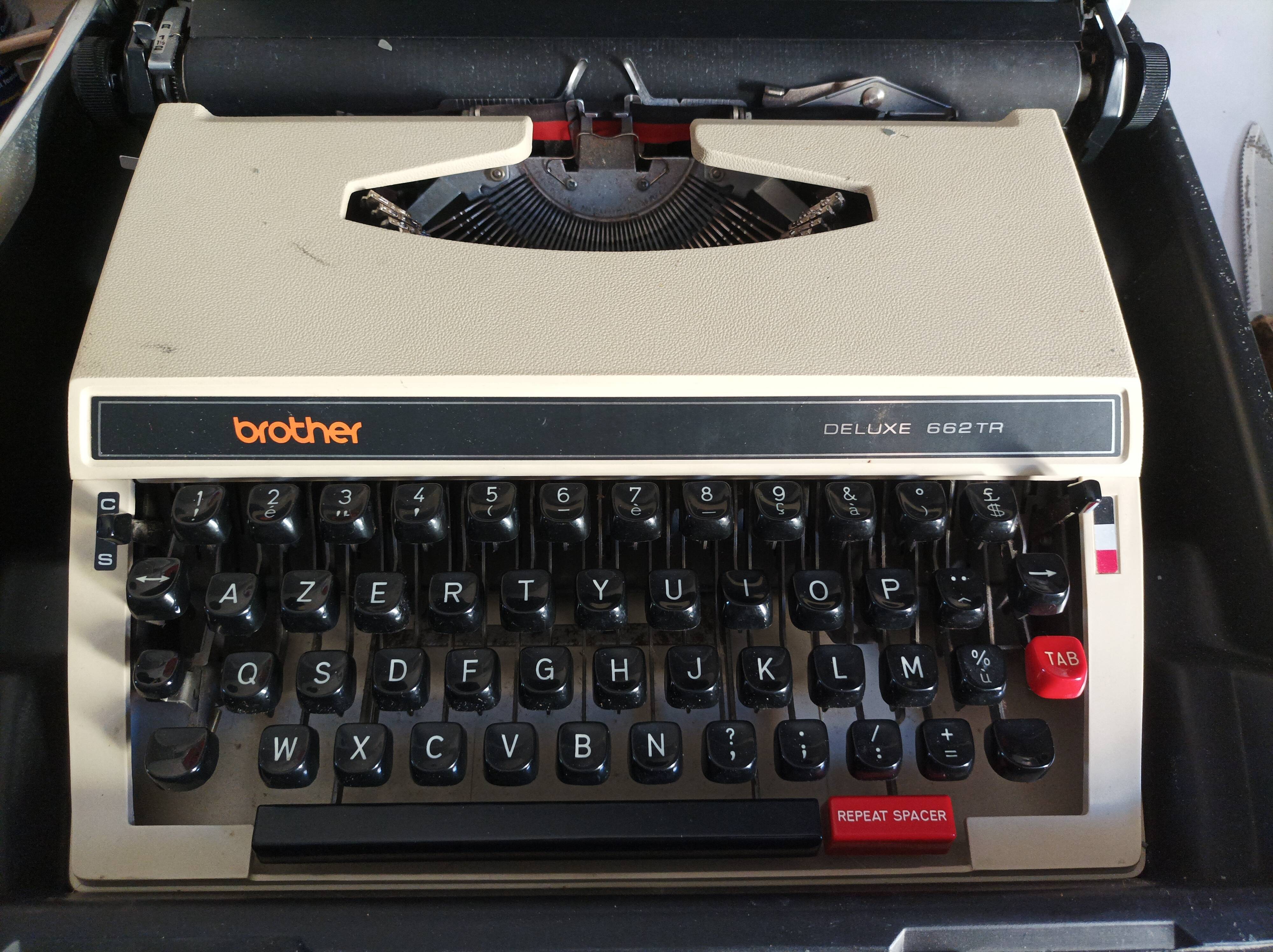 Brother Deluxe 662 TR Typewriter