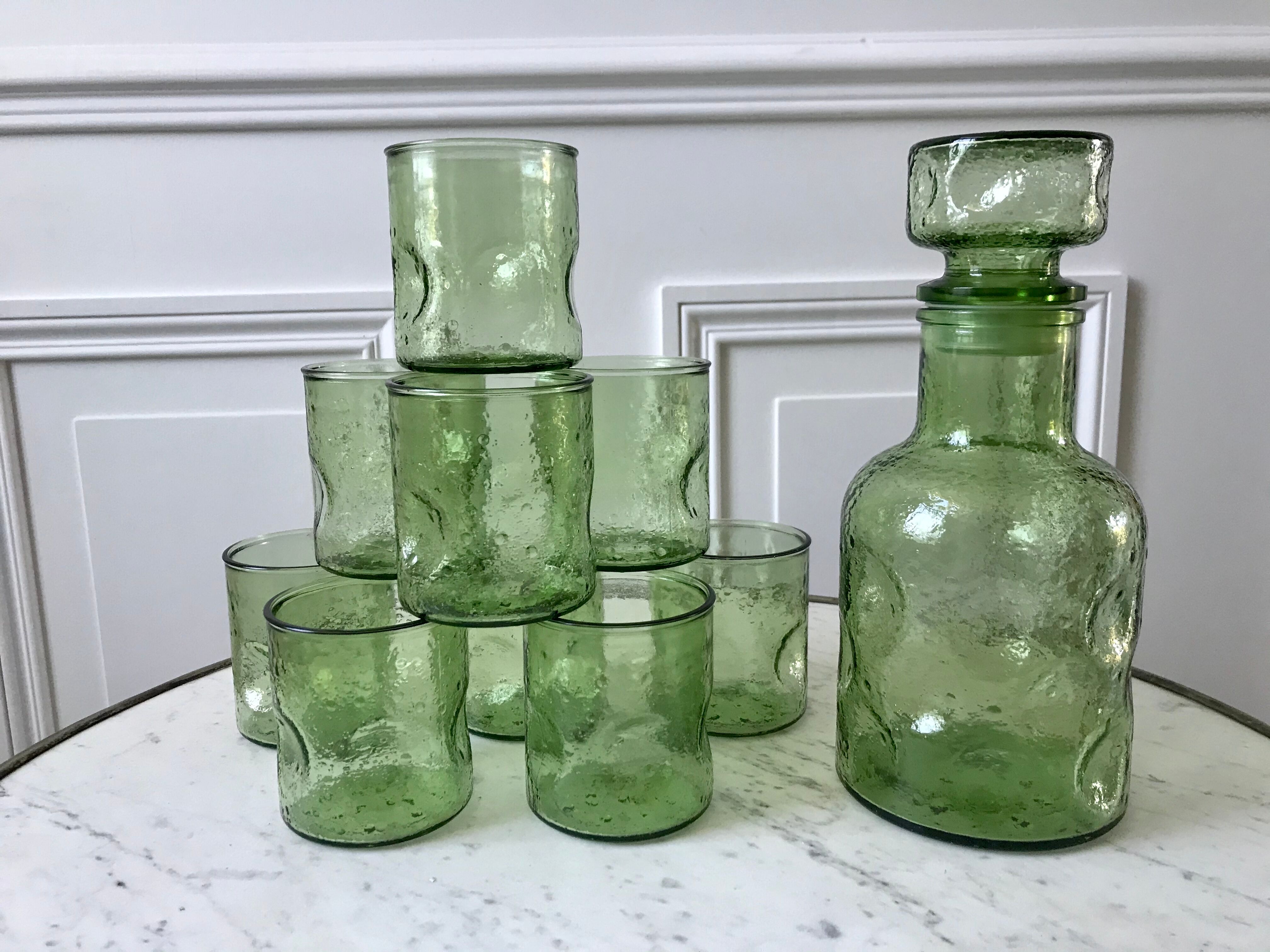 Set of decanter and 9 green glasses in bubbled glass 70s