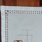 Napperon brodé lin blanc vintage